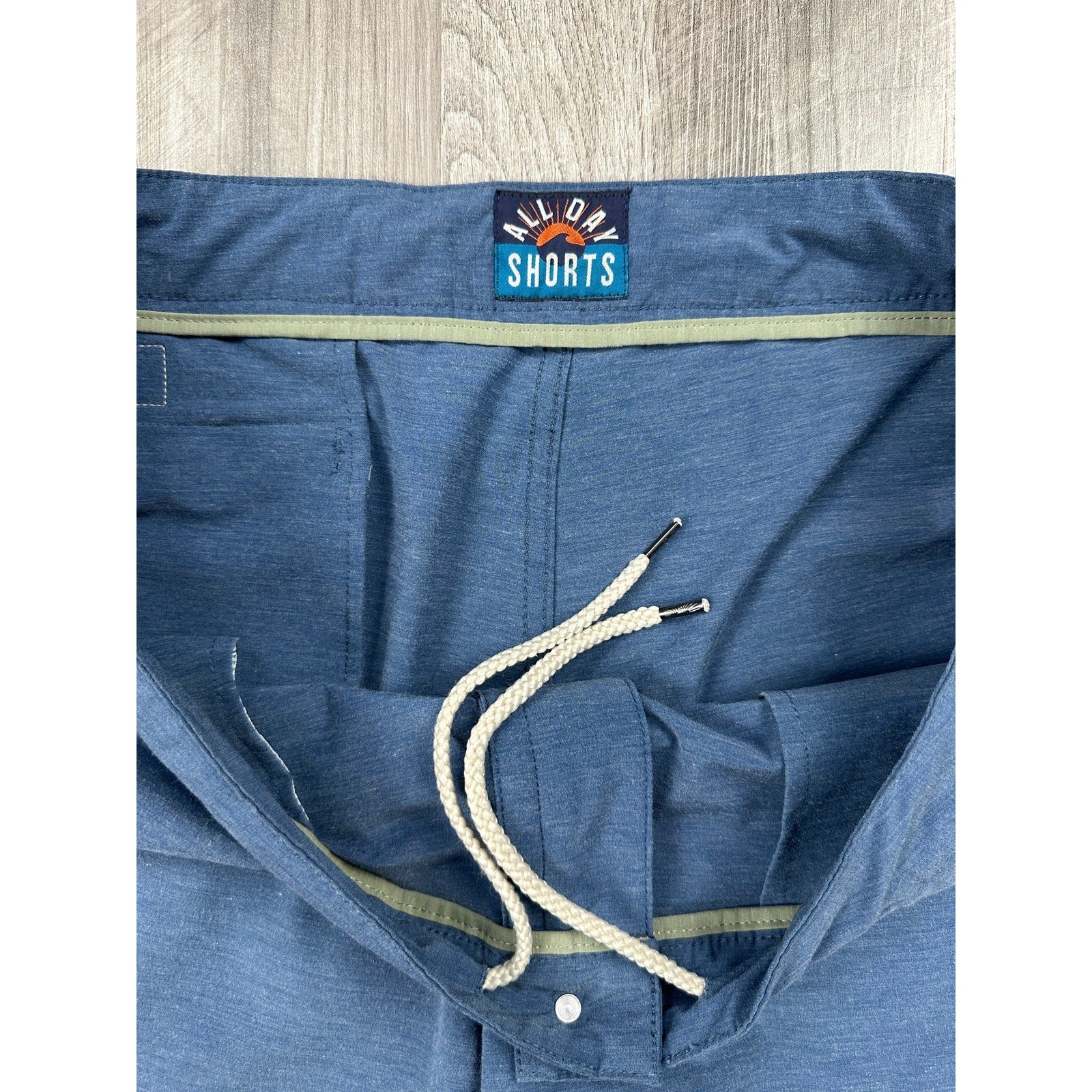 Faherty All Day Hybrid Drawstring Shorts in Navy — Size 38 // Preowned