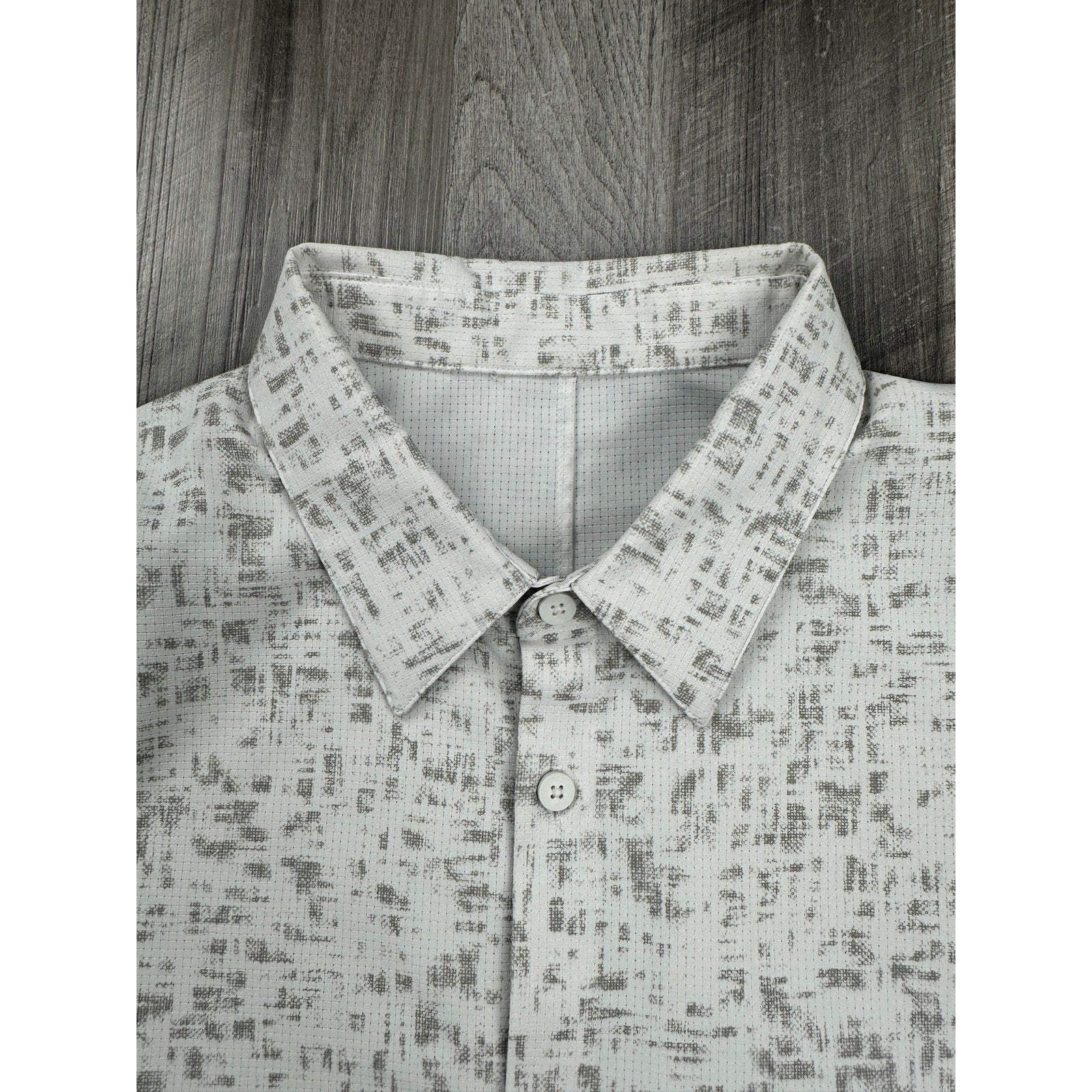 Lululemon Airing Easy Performance Short Sleeve Button Down in White Olive — Size Large // Preowned