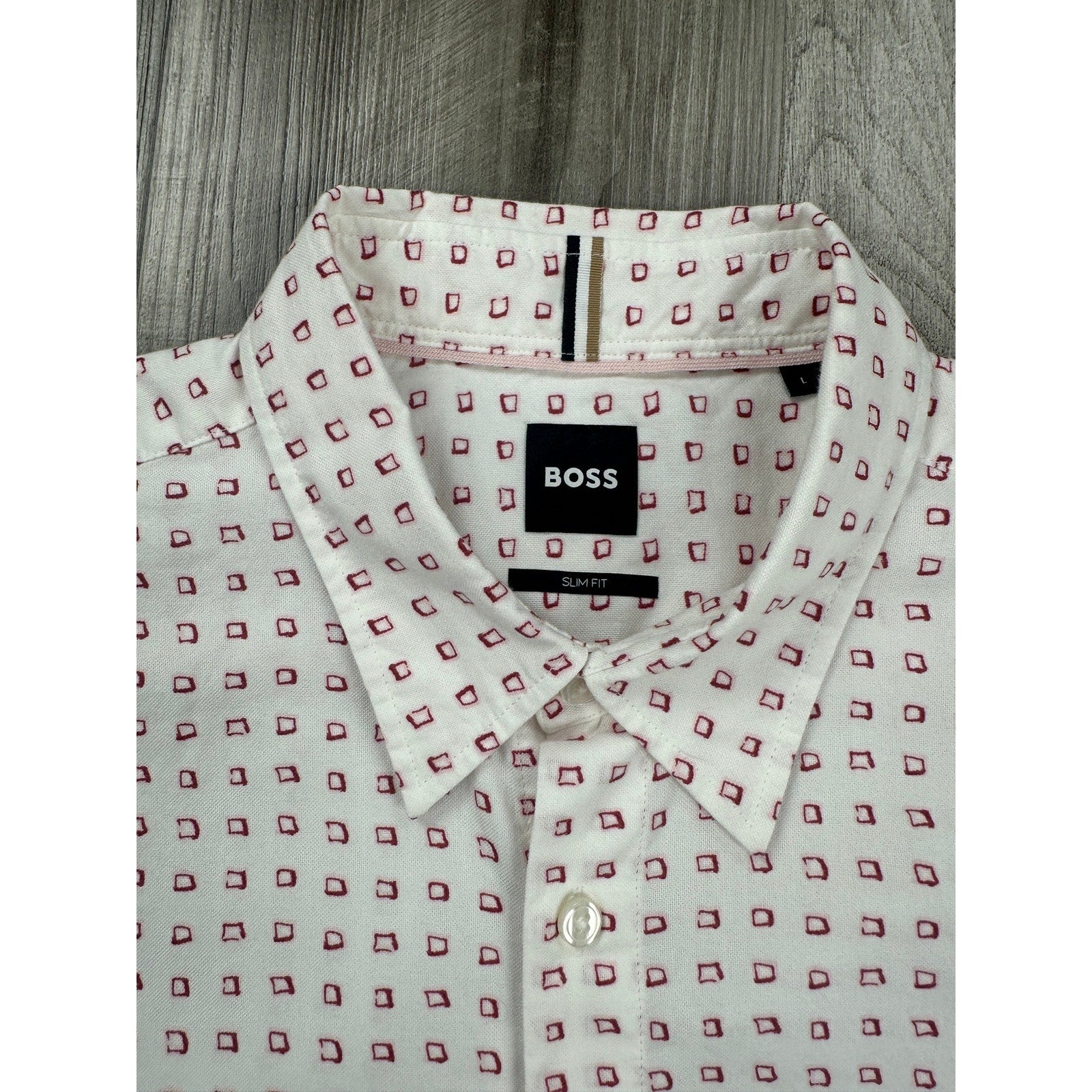 BOSS Slim Fit Ink Squares Short Sleeve Button Down in White with Red Squares — Size Large // Preowned
