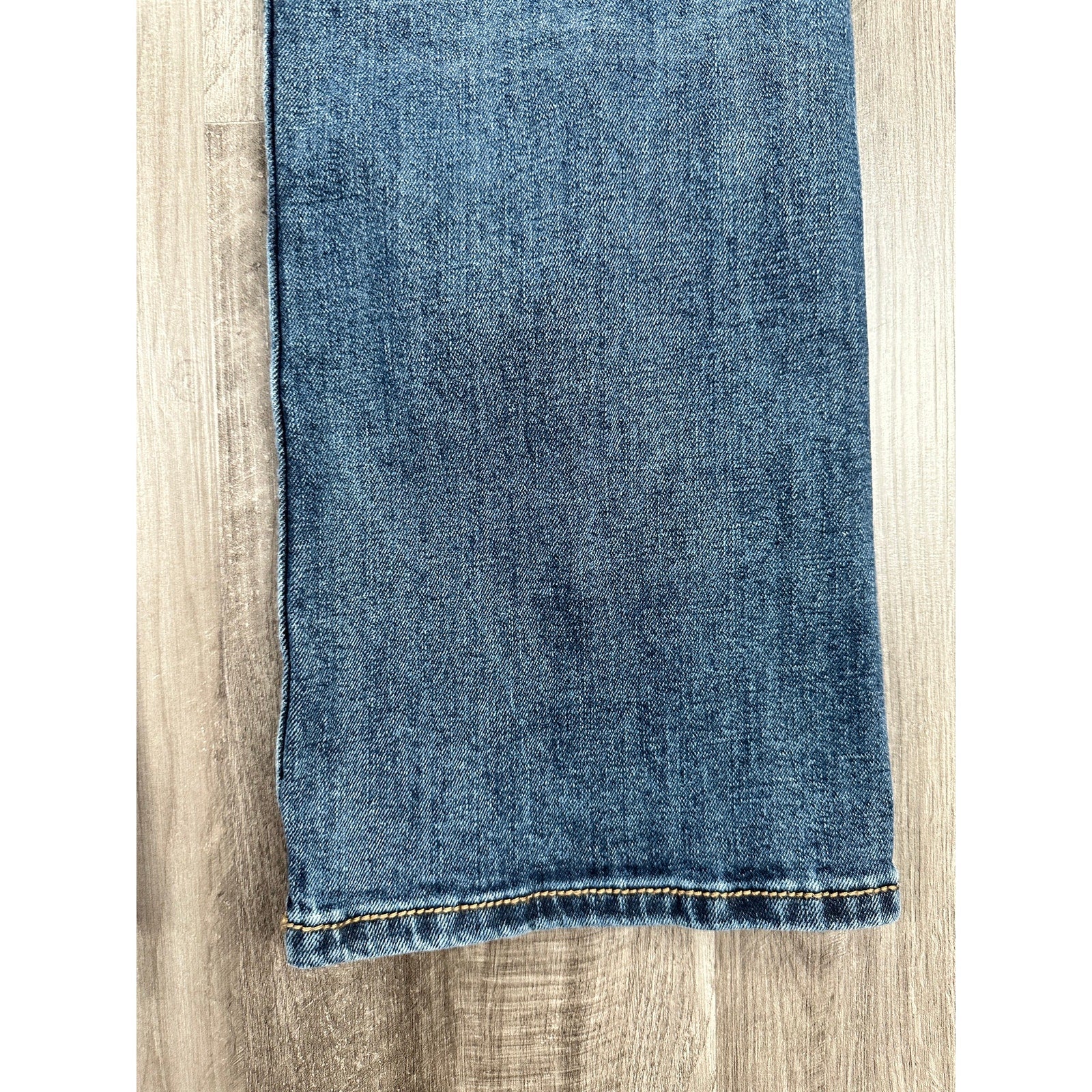 Wrangler Retro Slim Boot Cut Jean in Blue — Size 36x30 // Preowned