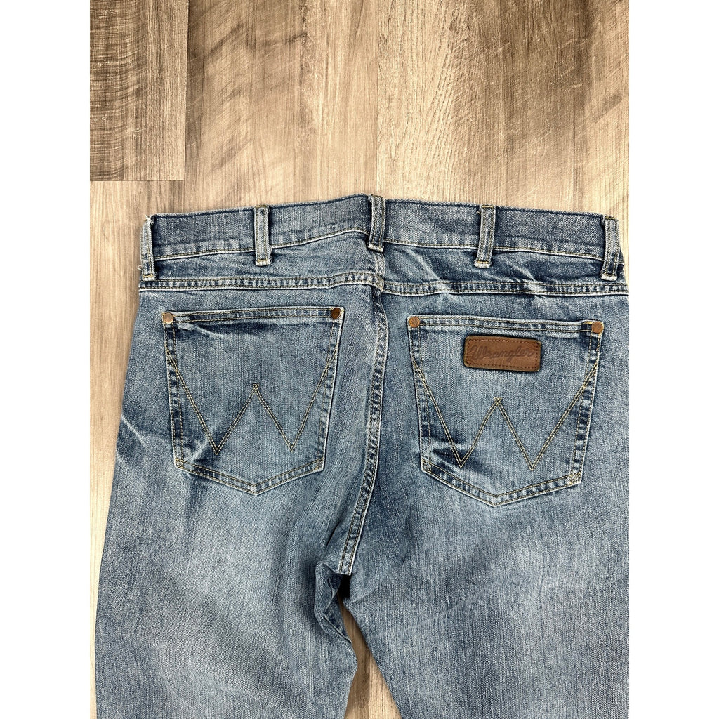 Wrangler Retro Slim Boot Cut Jeans in Blue — Size 32x34 // Preowned