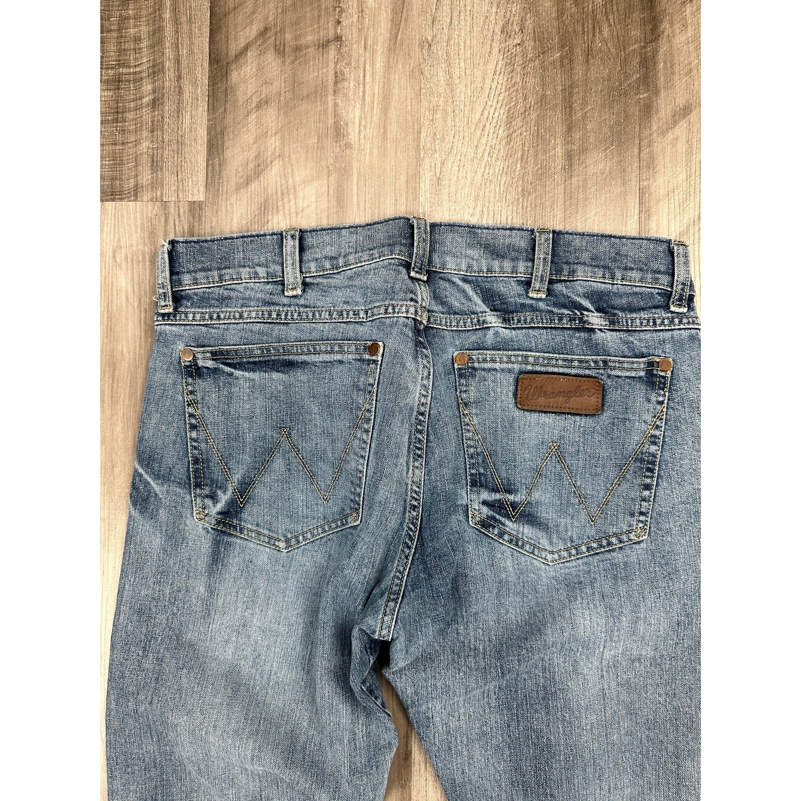 Wrangler Retro Slim Boot Cut Jeans in Blue — Size 32x34 // Preowned