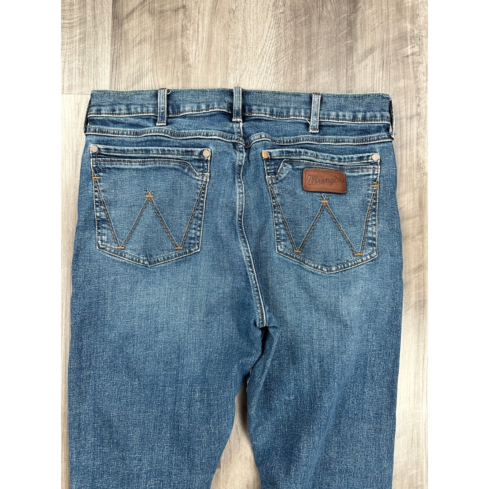 Wrangler Retro Slim Straight Jean in Blue — Size 34x34 // Preowned