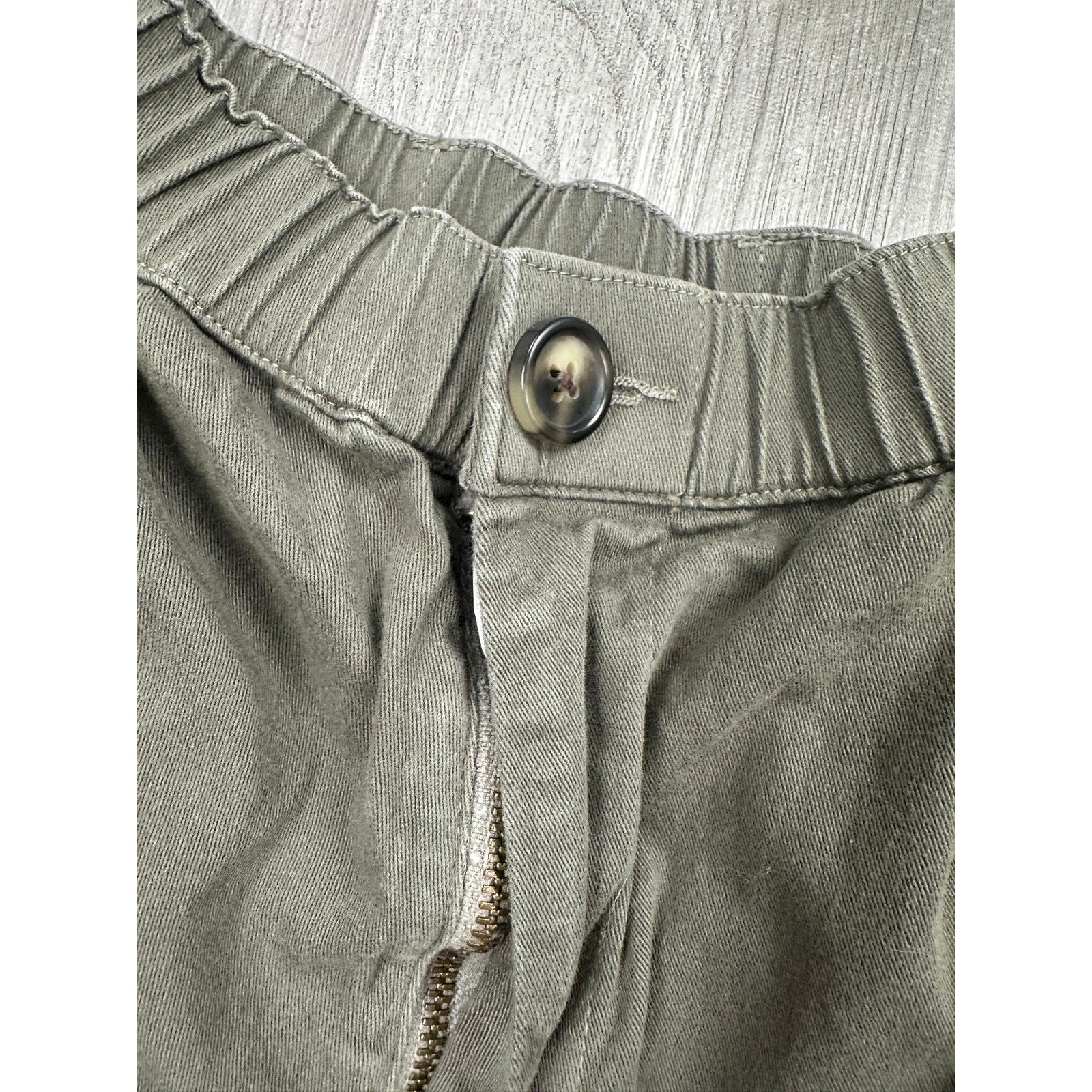 Cove 5" Chino Shorts in Olive Green — Size 38 // Preowned
