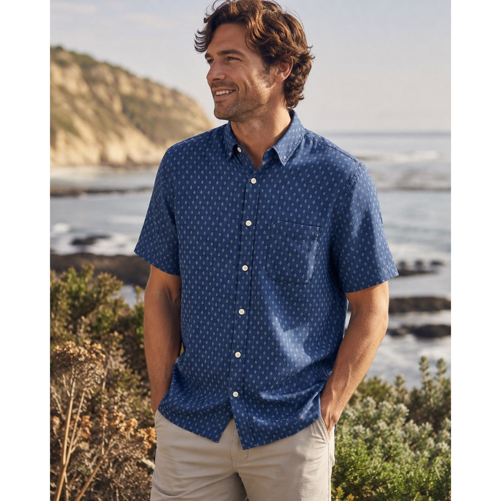 Faherty Movement Monterey Short Sleeve Button Down in Navy Dusk Diamond — Size Large // Preowned