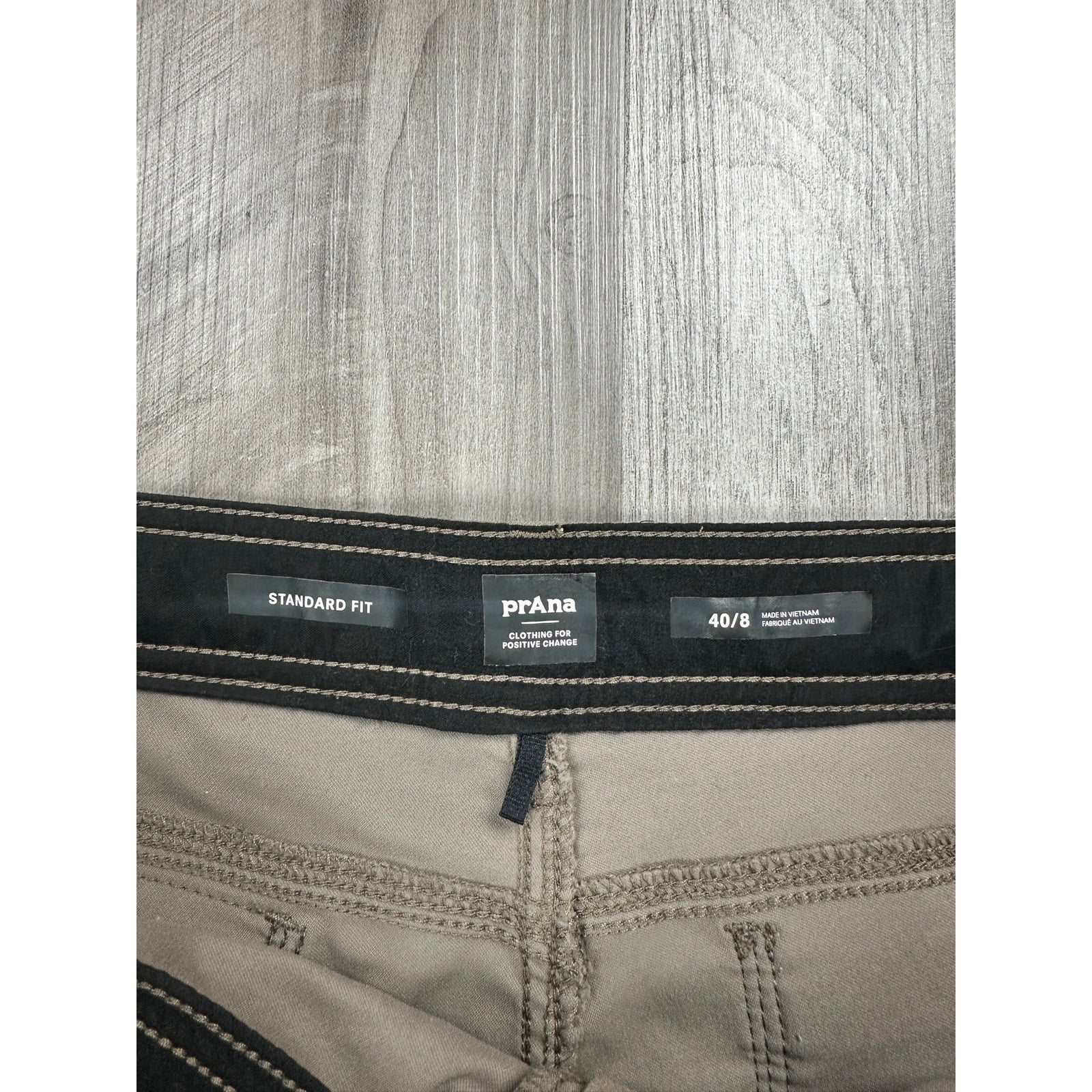 Prana Stretch Zion Performance Standard Fit 8-Inch Cargo Shorts in Brown — Size 40x8 // Preowned