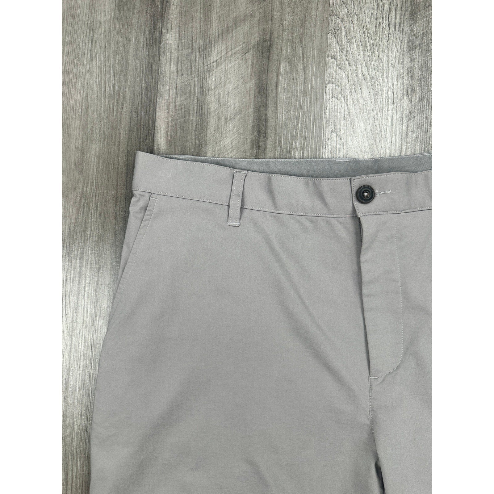 Quince Organic Cotton Coolmax 9" Chino Shorts in Gravel — Size 36