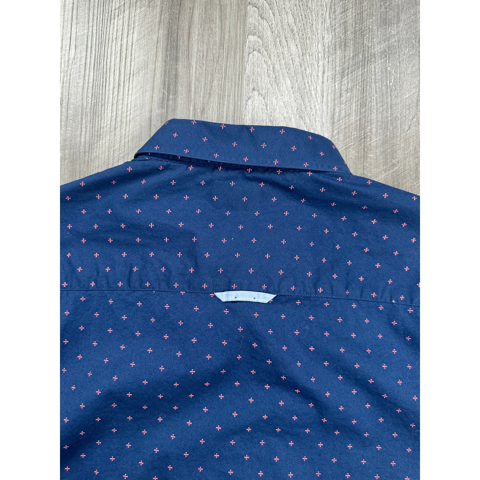 7 Diamonds Systematic Fit Short Sleeve Button Down in Navy Red — Size Medium // Preowned