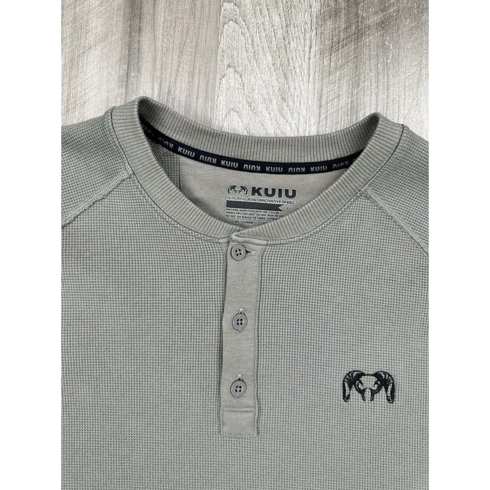 Kuiu Waffle Knit Thermal Henley in Gray — Size Large // Preowned