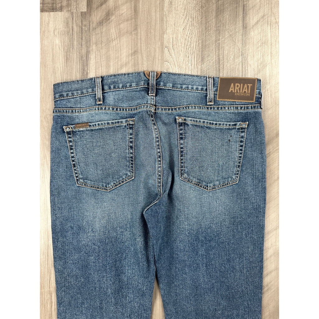 Ariat M7 Madera Slim Straight Leg Samwell Jean — Size 36x32 // Preowned