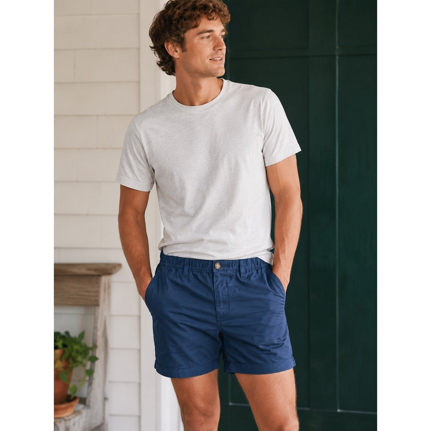 Chubbies 5.5-Inch Elastic Waist Chino Shorts in Navy — Size Large // Preowned