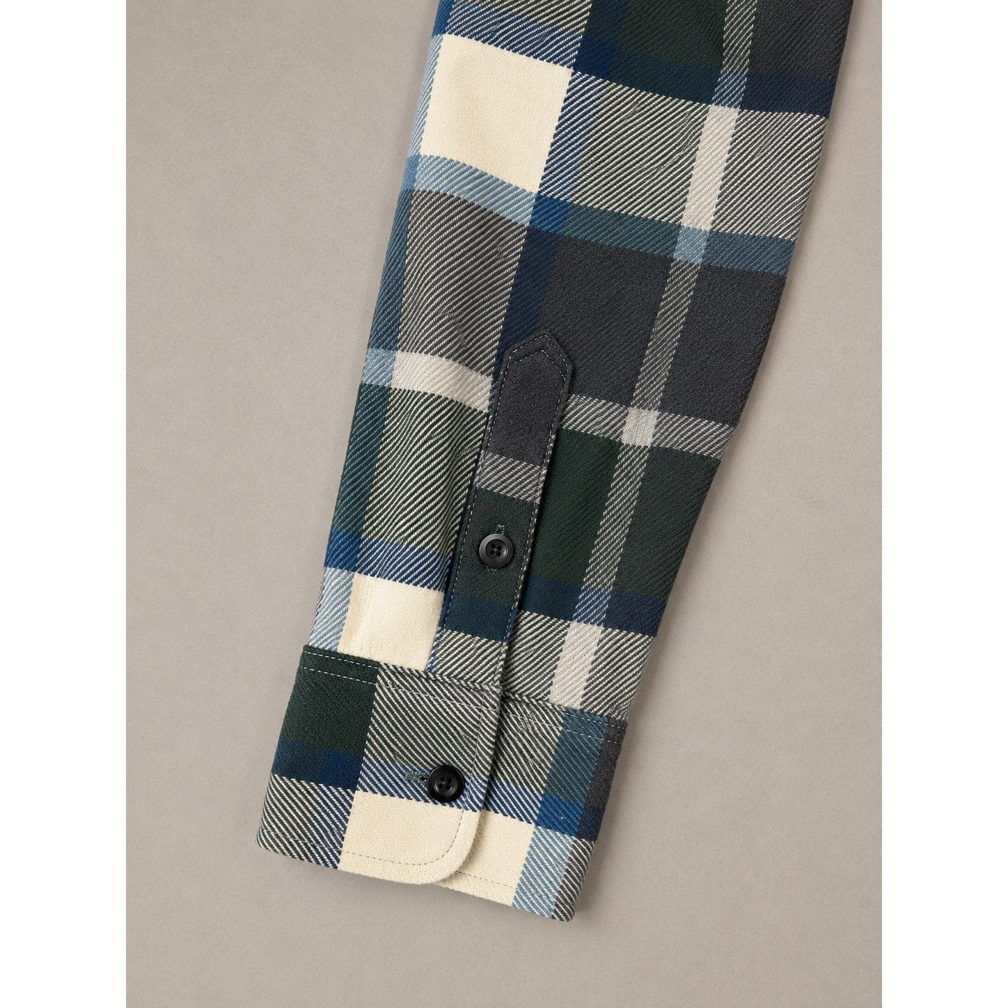 Orvis Big Bear Heavyweight Perfect Flannel Long Sleeve Button Shacket - Medium