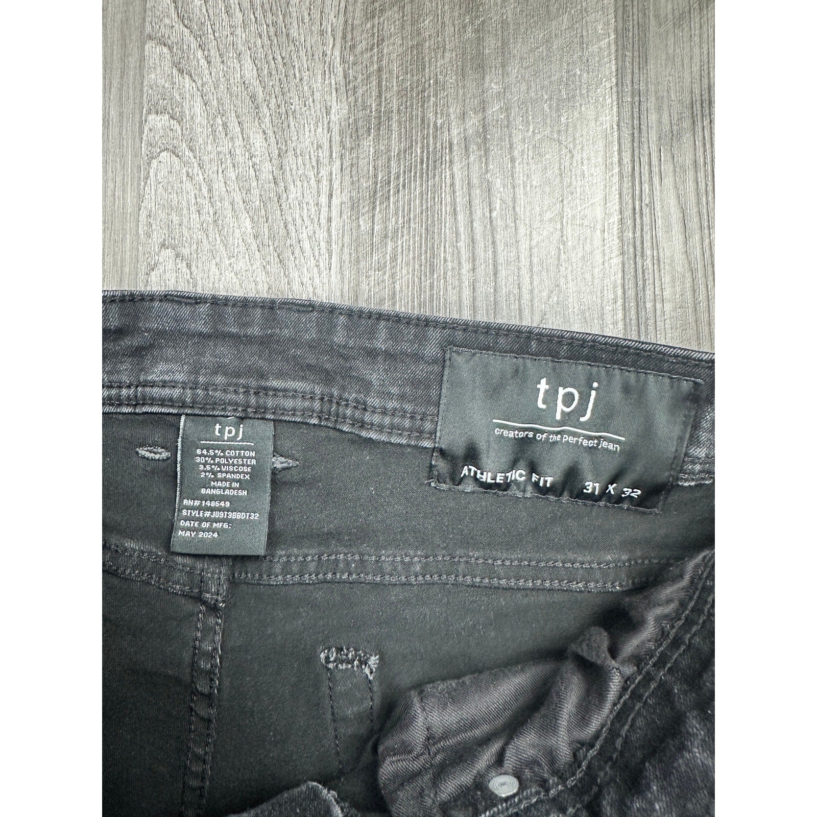 TPJ The Perfect Jean Athletic Fit Jeans in Washed Black — Size 31x32 // Preowned
