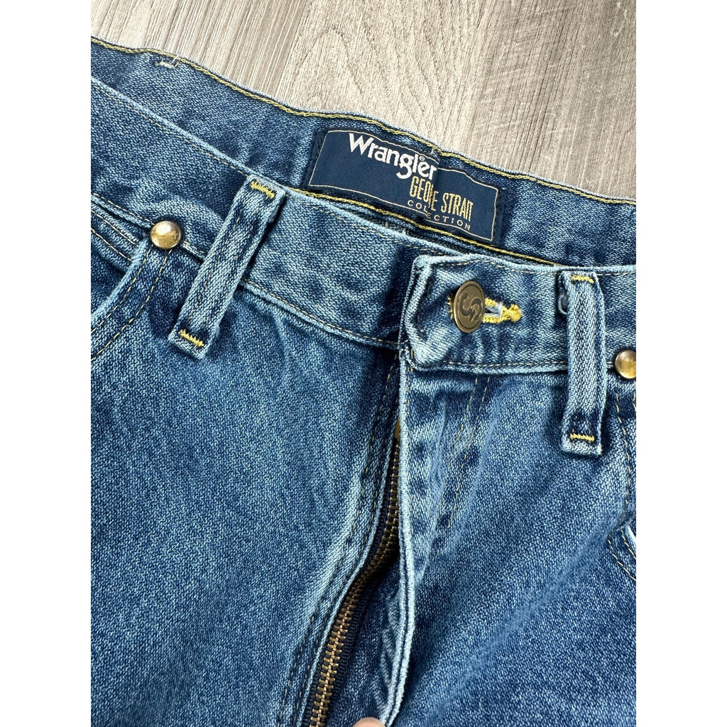 Wrangler George Strait Cowboy Cut Relaxed Fit Jean in Blue — Size 32x36 // Preowned