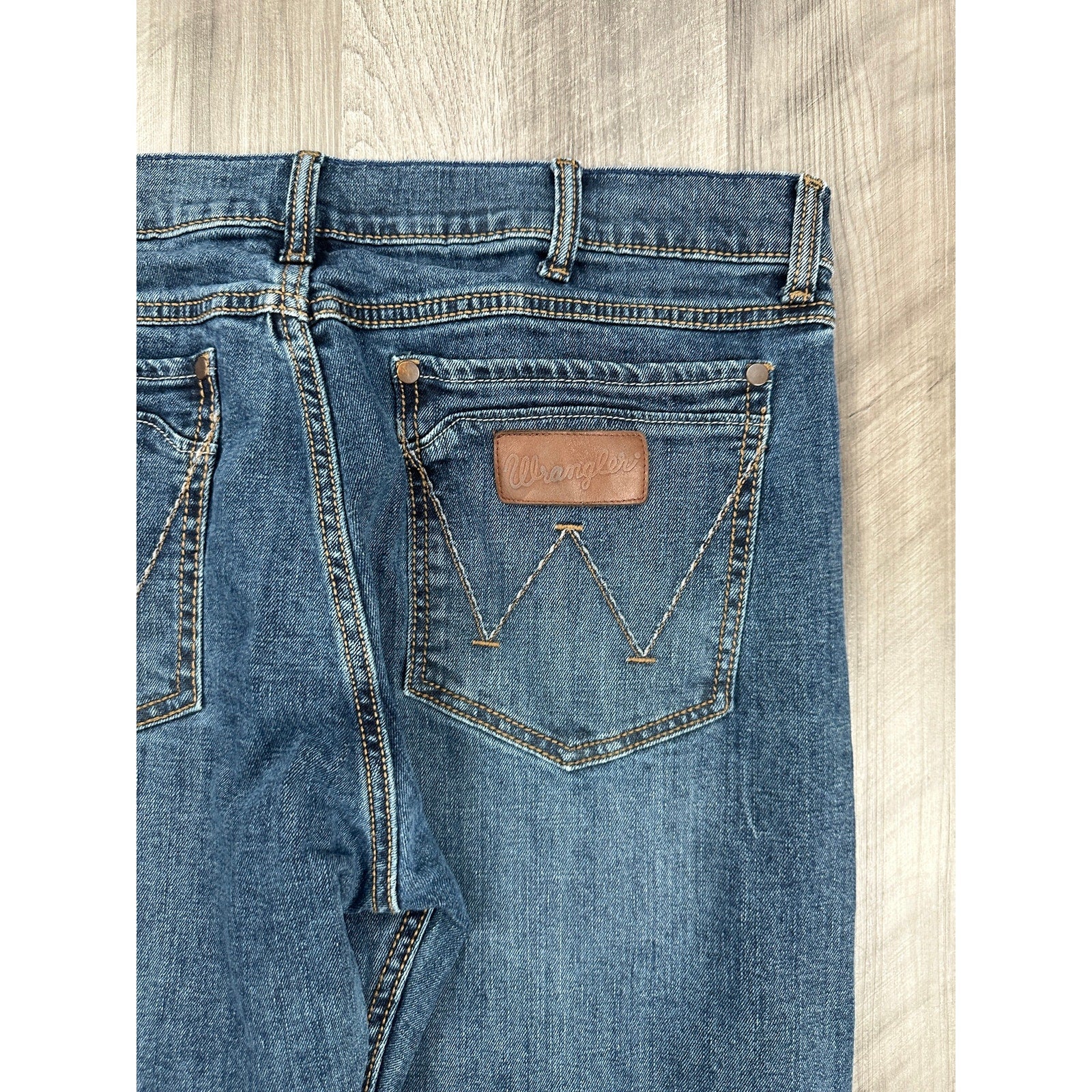 Wrangler Retro Slim Boot Cut Jean in Blue — Size 36x30 // Preowned