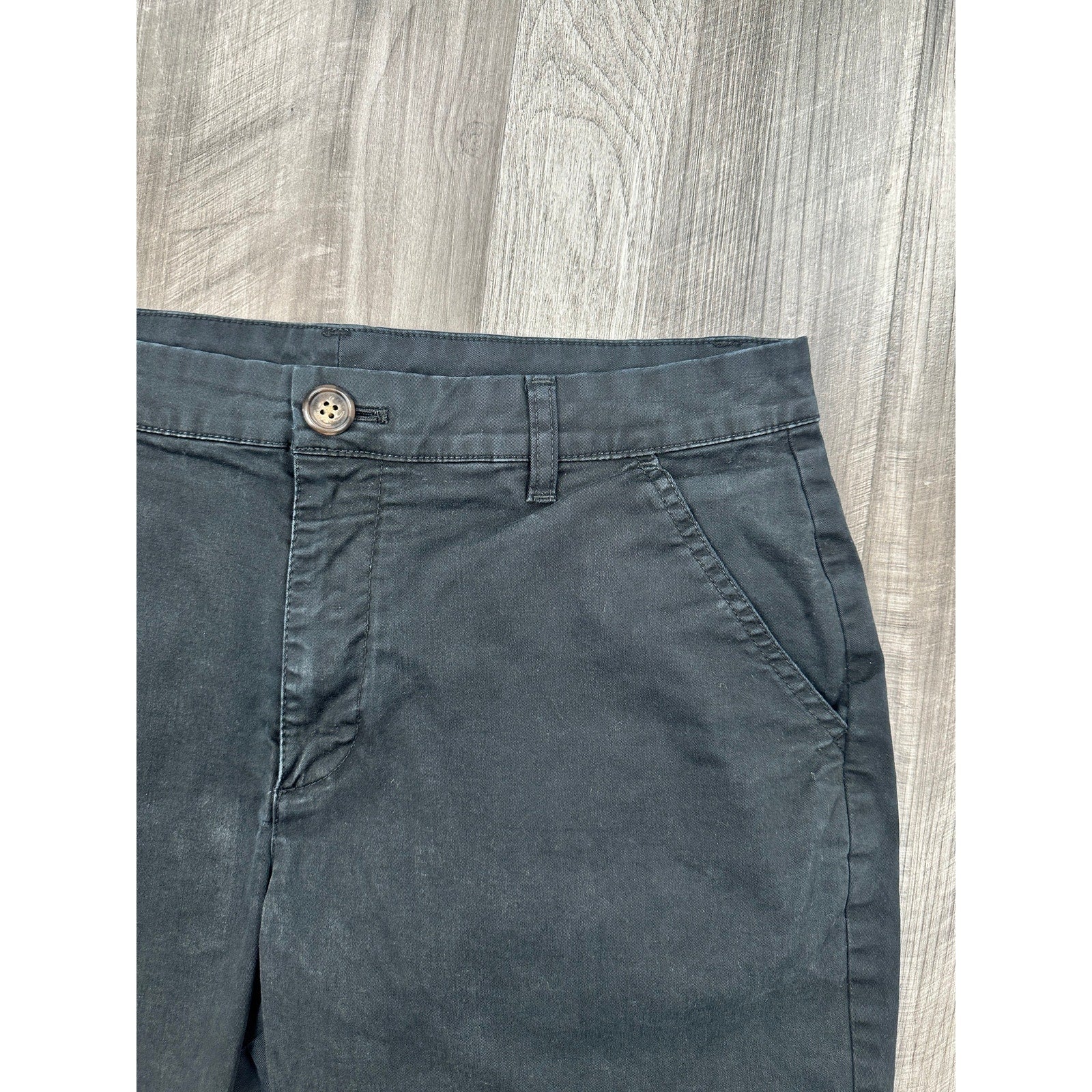 Chubbies The Flat Front Collection Regular Fit 7" Chino Shorts in Shadowstorm Black — Size 32 // Preowned