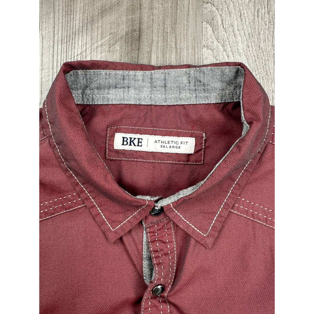 BKE Short Sleeve Athletic Fit Pearl Snap Button Down in Red Gray — Size 2XL // Preowned
