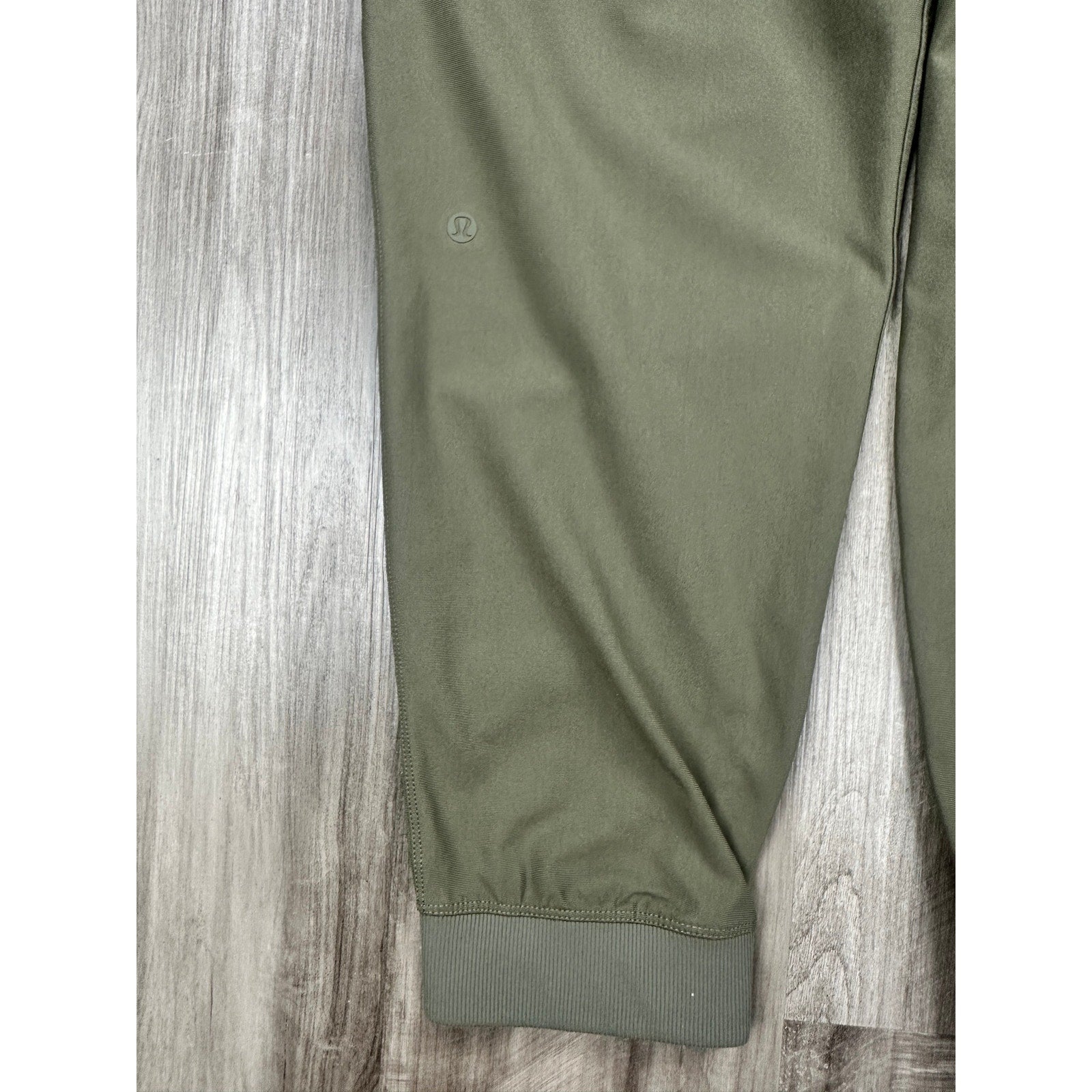 Lululemon ABC Warpstreme Joggers in Olive Green — Size Large // Preowned
