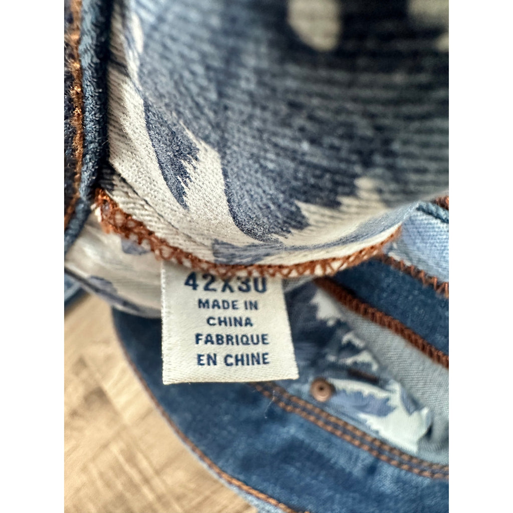 Tommy Bahama Boracay Classic Straight Leg Jean in Medium Indigo Wash — Size 42x30