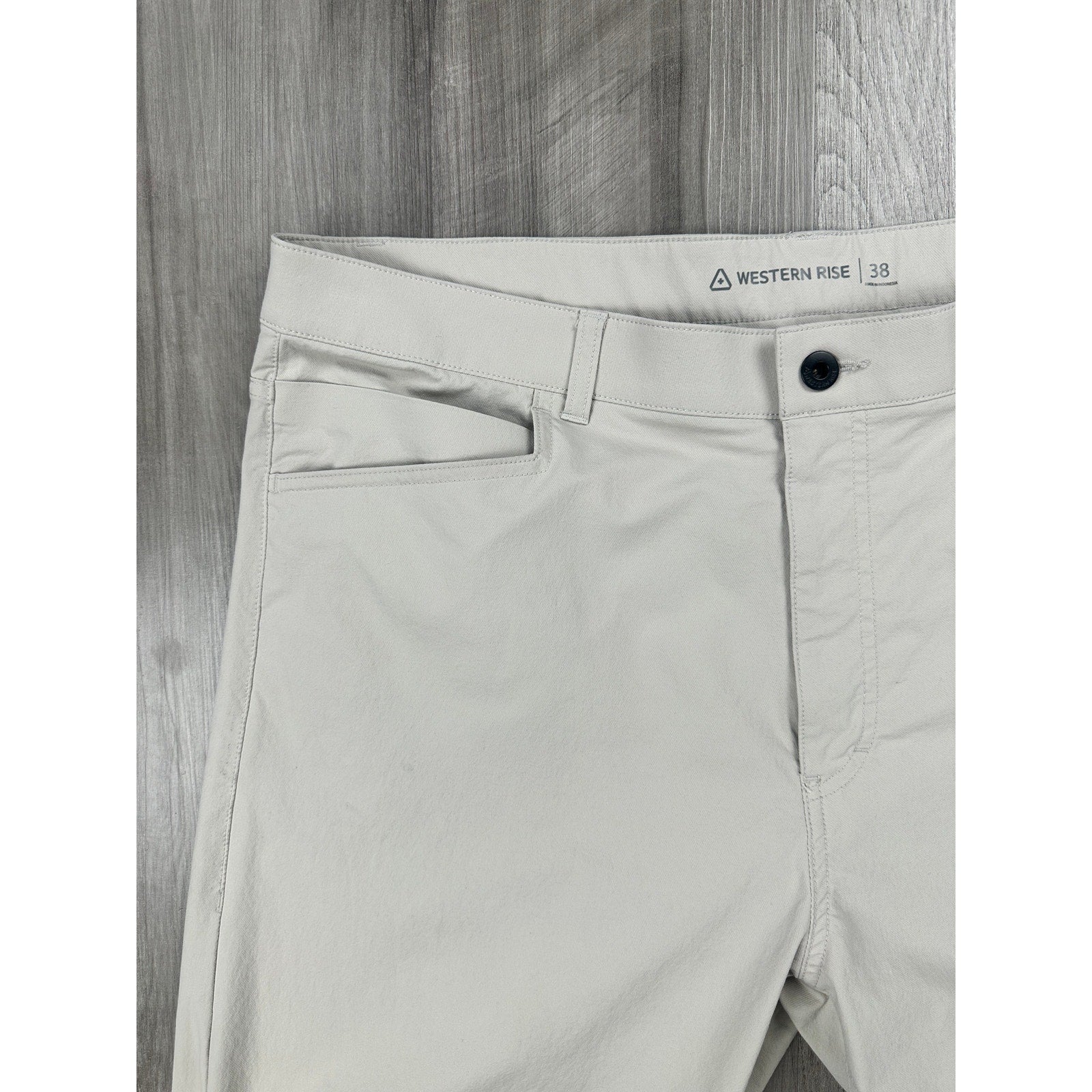 Western Rise Evolution Slim 2 Way Stretch Pants in Khaki — Size 38 // Preowned