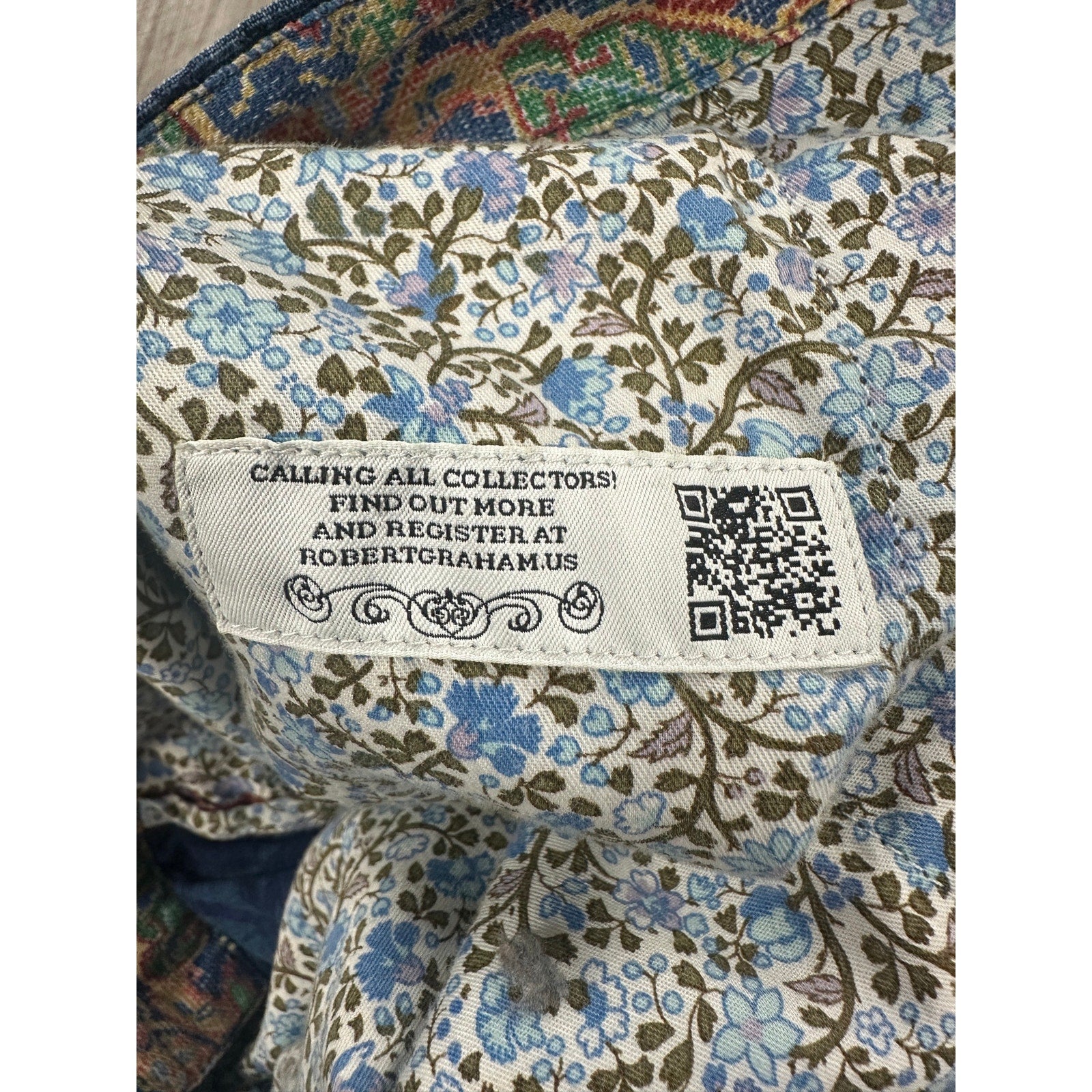 Robert Graham Floral Cotton Classic Fit Shorts in Blue and Navy — Size 44 // Preowned