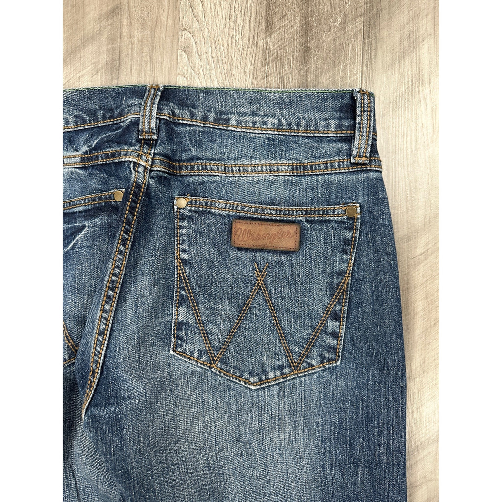 Wrangler RETRO Bozeman Slim Straight Jeans — Size 29x32 // Preowned