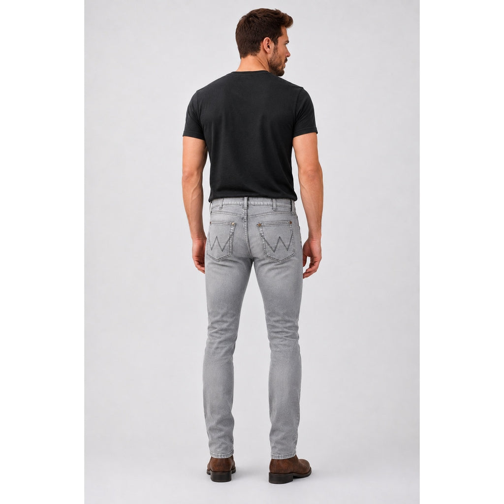 Wrangler Slim Tapered Jean in Gray Wash — 31x32