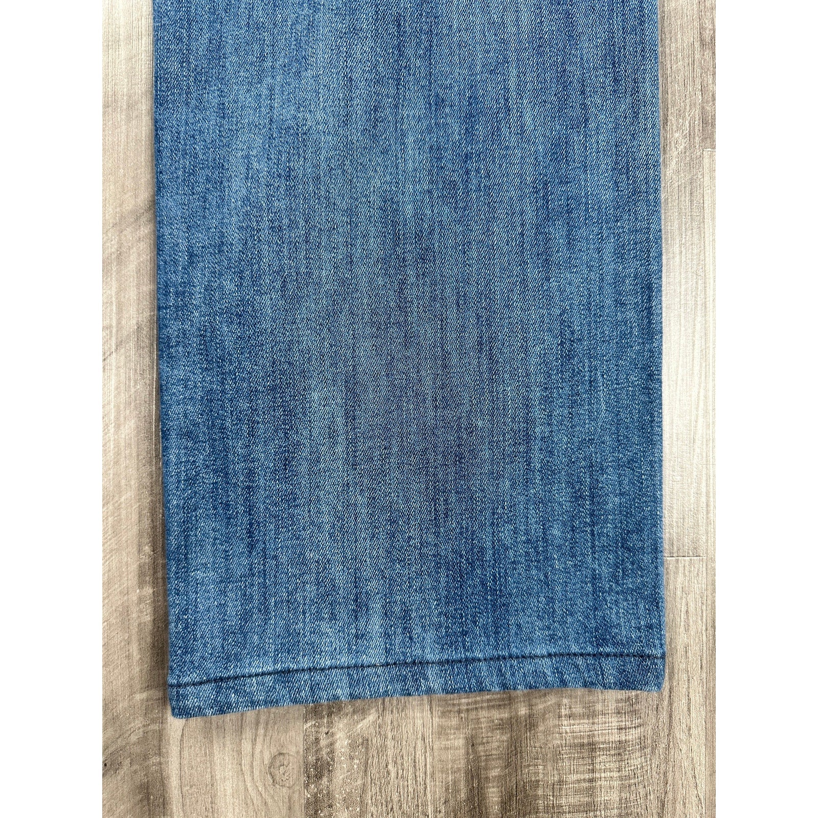 7 For All Mankind Austyn Luxe Performance Relaxed Straight Leg Jean in Medium Wash — Size 36