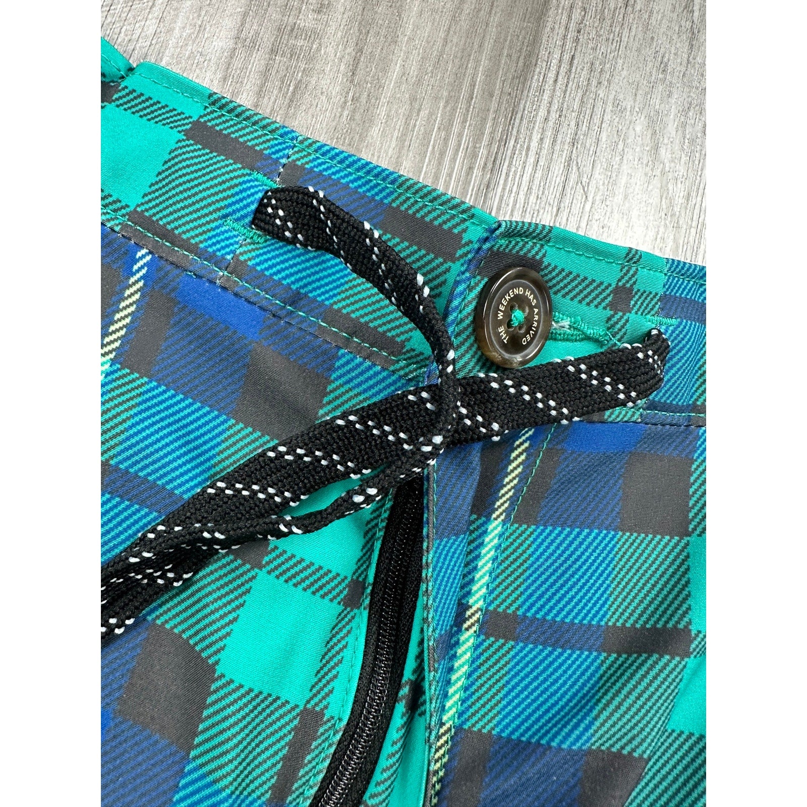Chubbies Performance Everywhere 6-Inch Hybrid Drawstring Shorts in Green Blue Brown Yellow Cream — Size 2XL // Preowned