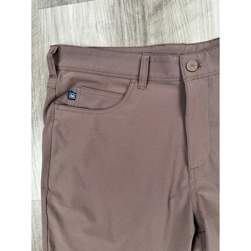 Mizzen+Main Helmsman Performance Slim Fit Chino Pants in Brown — Size 34x32 // Preowned
