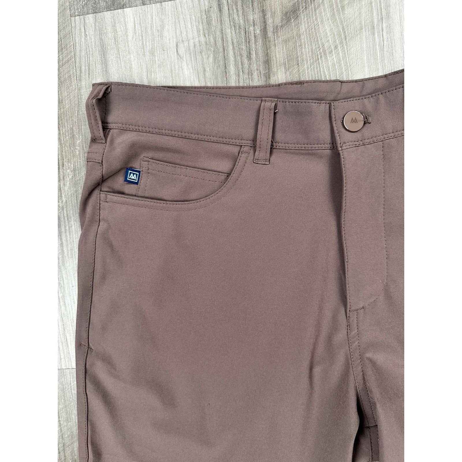 Mizzen+Main Helmsman Performance Slim Fit Chino Pants in Brown — Size 34x32 // Preowned