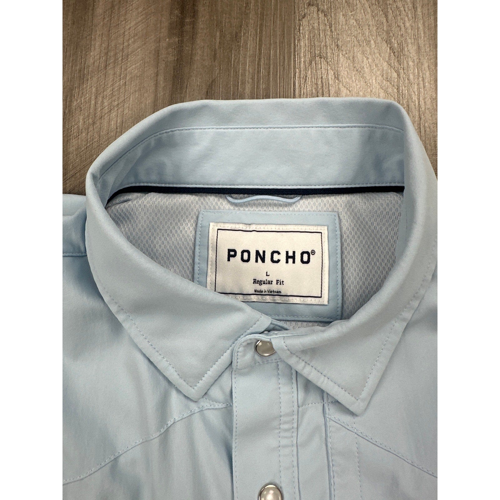 Poncho Regular Fit Western Performance Short Sleeve Pearl Snap Button Down in Light Blue — Size Large // Preowned