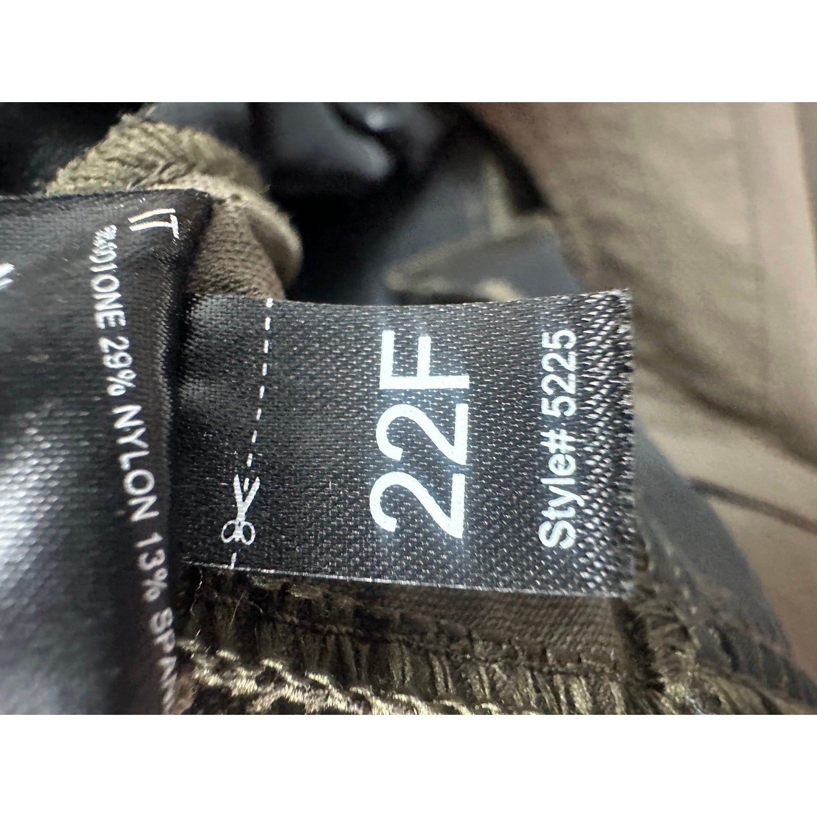 Kuhl Resistor Chino Pants in Olive Khaki — Size 34x30 // Preowned
