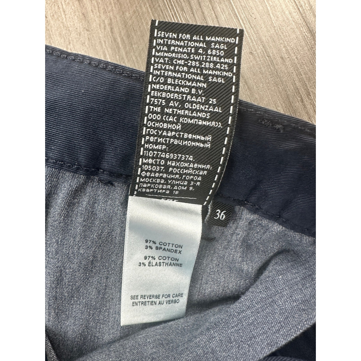 7 For All Mankind Luxe Performance Classic Chino Shorts — Size 36 // Preowned