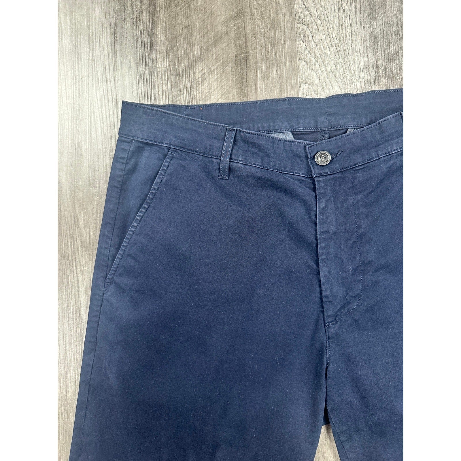 AG Adriano Goldschmied Griffin Relaxed Chino Shorts in Navy — Size 34R // Preowned