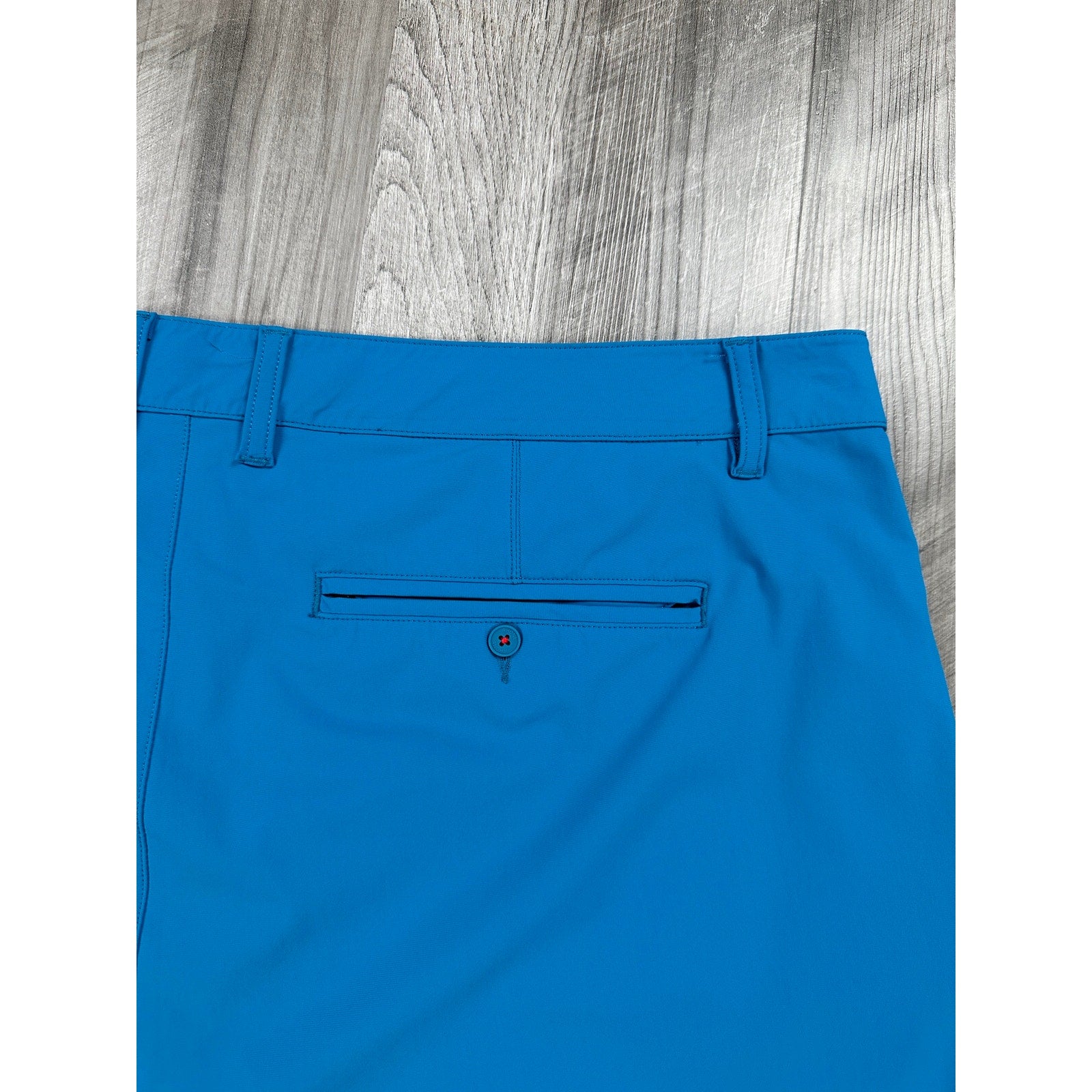 Rhone 9-Inch Commuter Performance Shorts in Bright Teal — Size 40 // Preowned