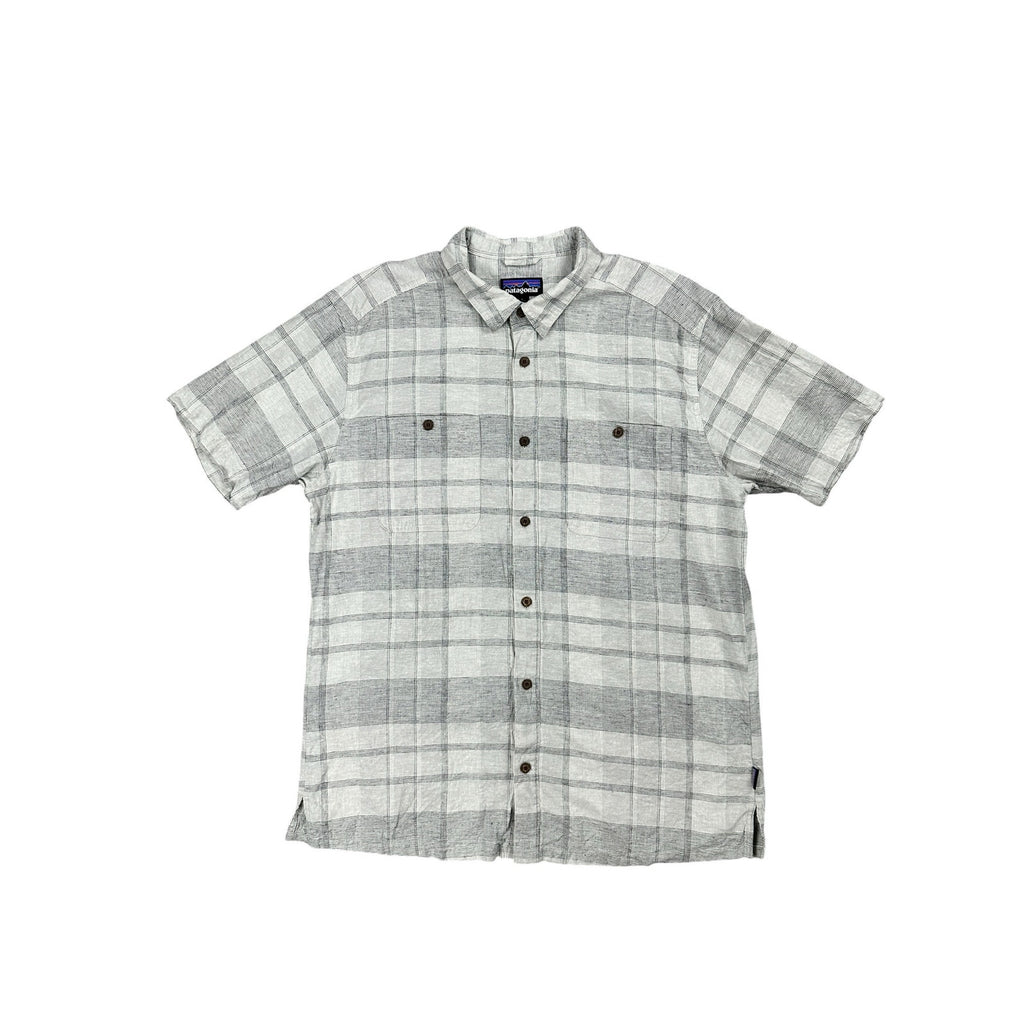 Patagonia Back Step Shore Plaid Short Sleeve Shirt in Salt Grey — Size Large // Preowned