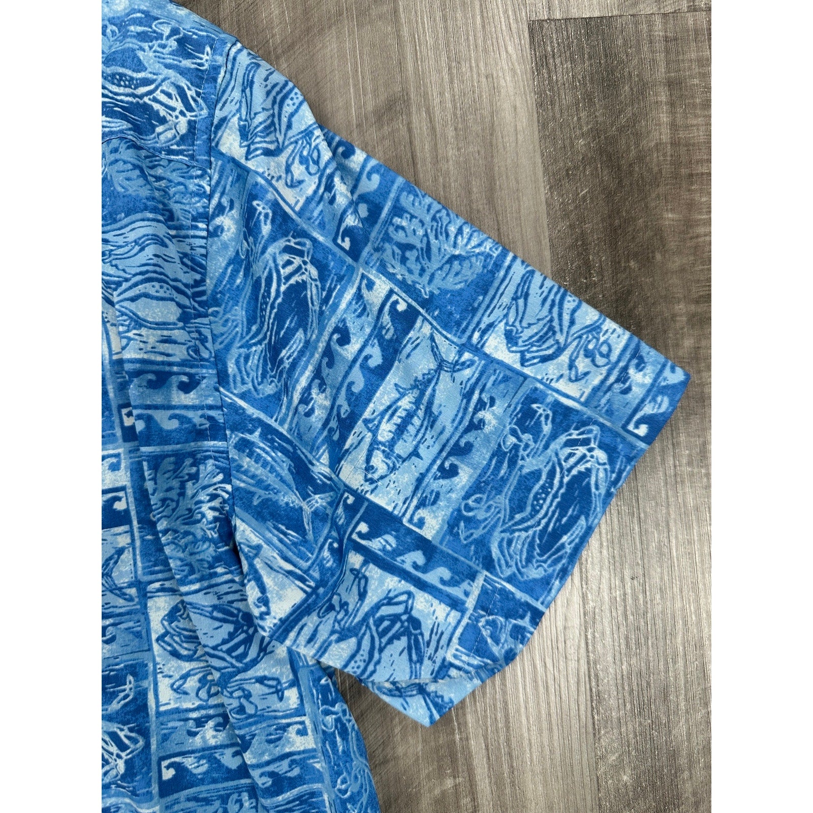 Vineyard Vines Performance Crab Fish Classic Fit Whale Shirt in Blue — Size Large