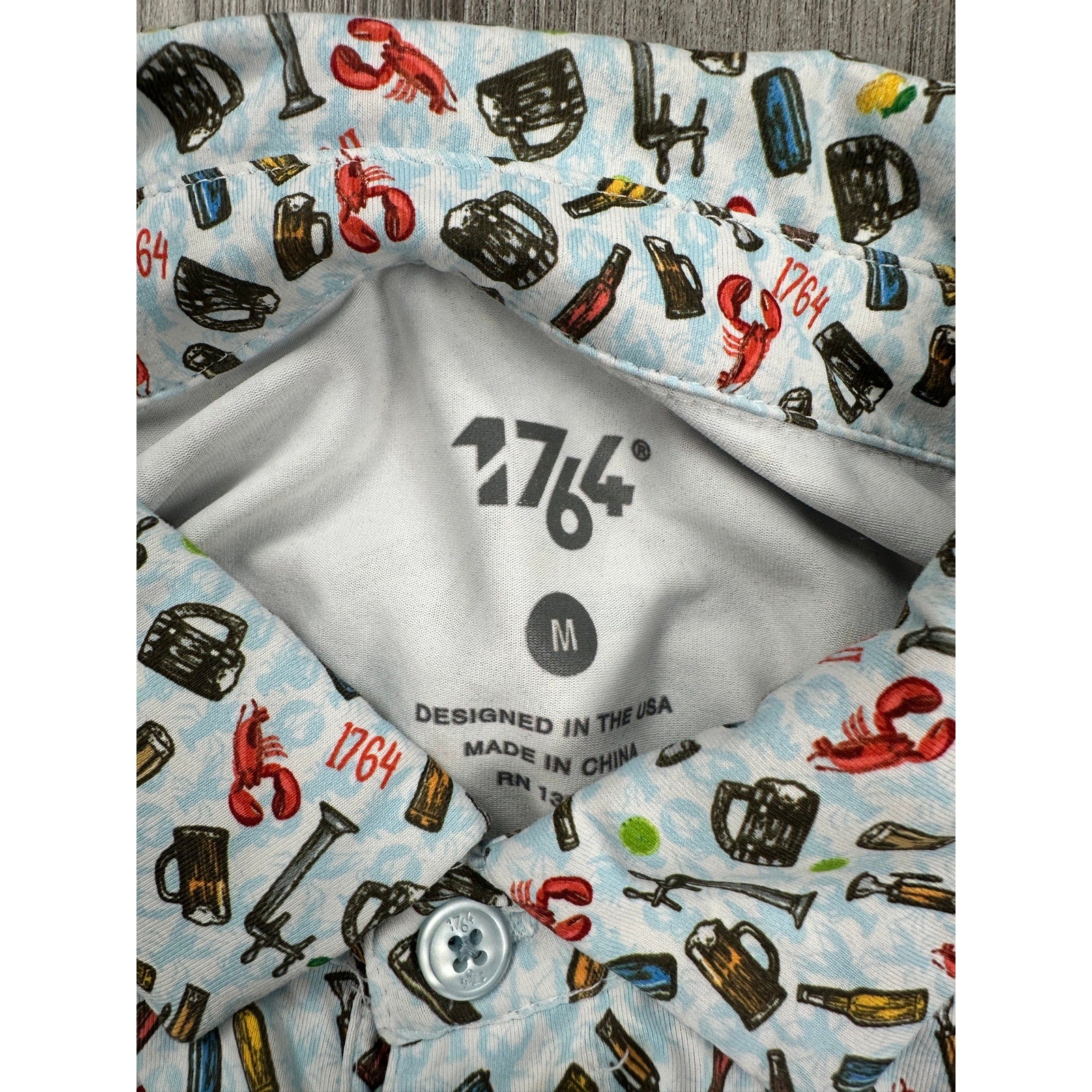 1764 Beer Crab Golf Polo in White Light Blue Lobster Print — Size Medium // Preowned