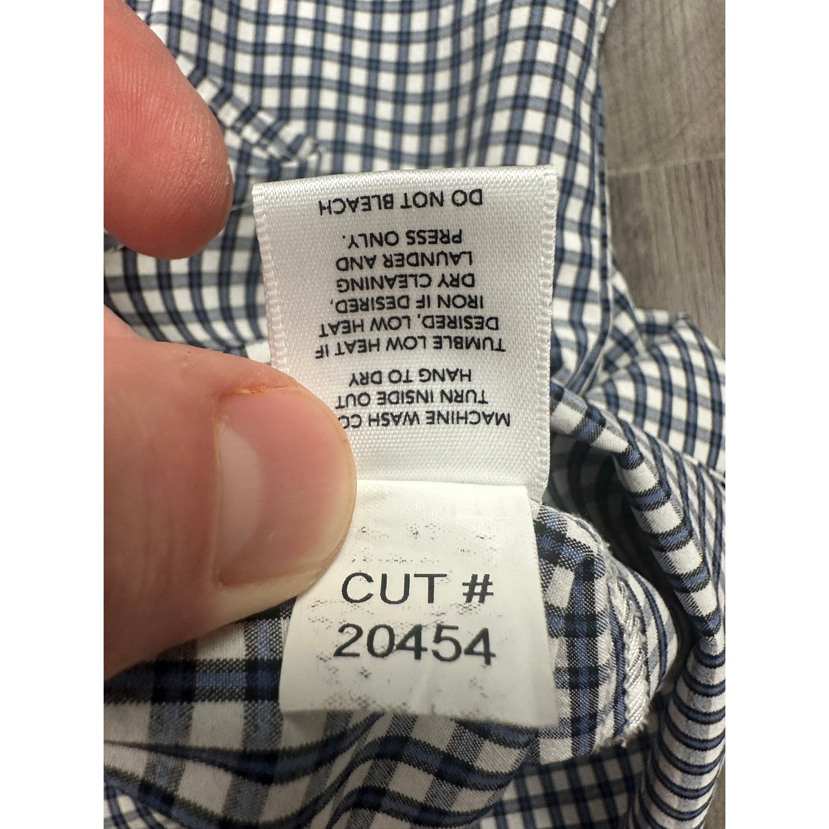 Mizzen+Main Leeward Performance Trim Fit Checkered Long Sleeve Button Down Shirt — Size Medium // Preowned