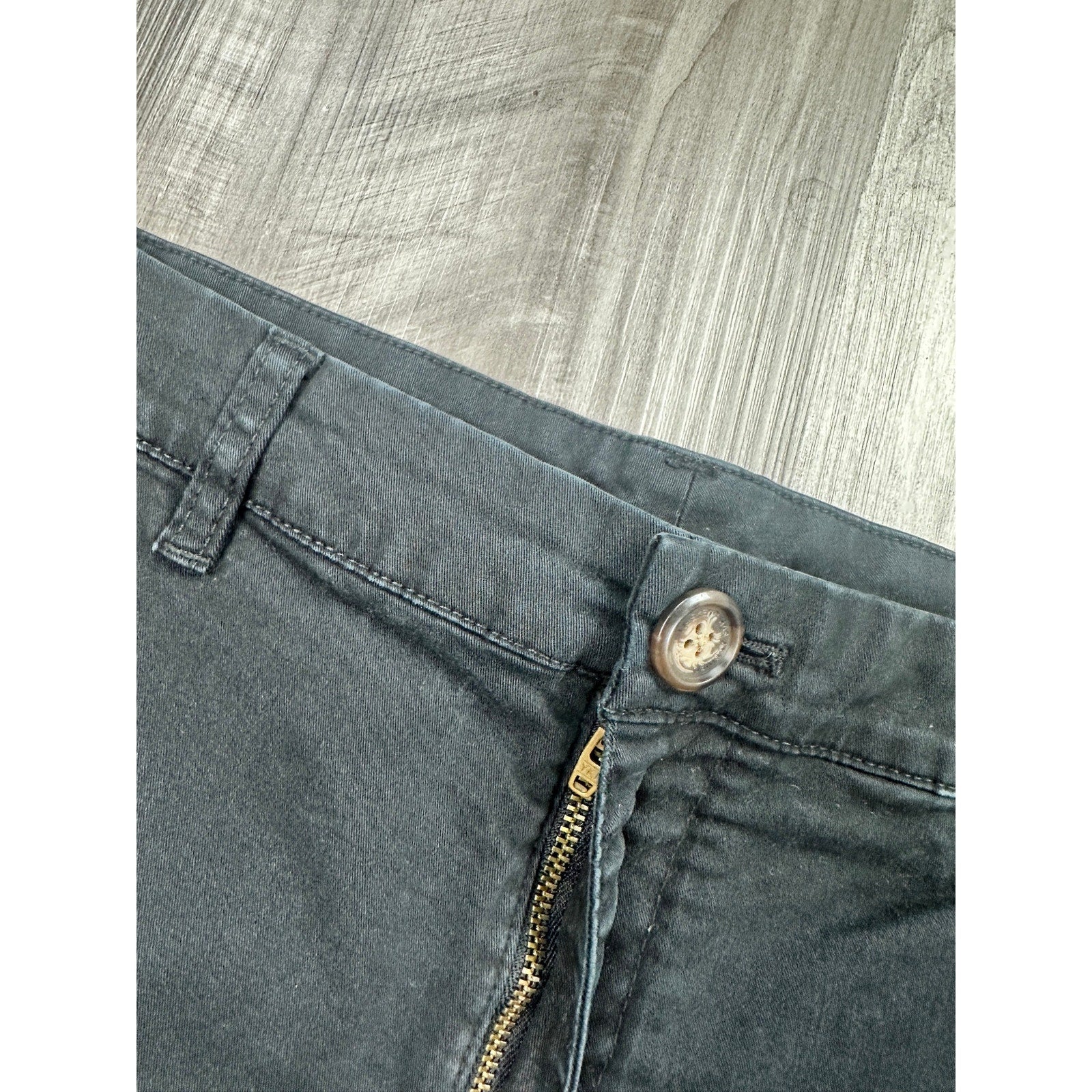 Chubbies The Flat Front Collection Regular Fit 7" Chino Shorts in Shadowstorm Black — Size 32 // Preowned