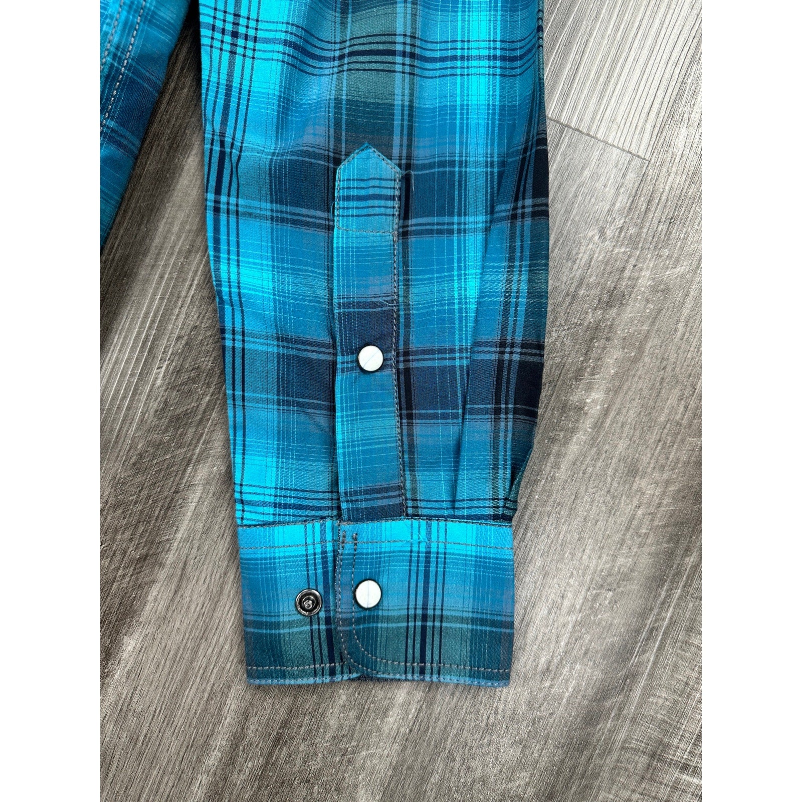Rafter C Red Dirt Collection Plaid Non Iron Long Sleeve Pearl Snap in Turquoise, Black, Gray — Size Small