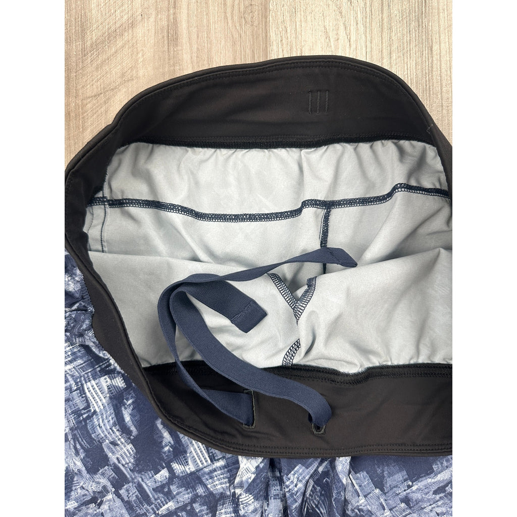 Lululemon City Downtown Print 11" Core Shorts in Navy, White, Black — Size Large // Preowned