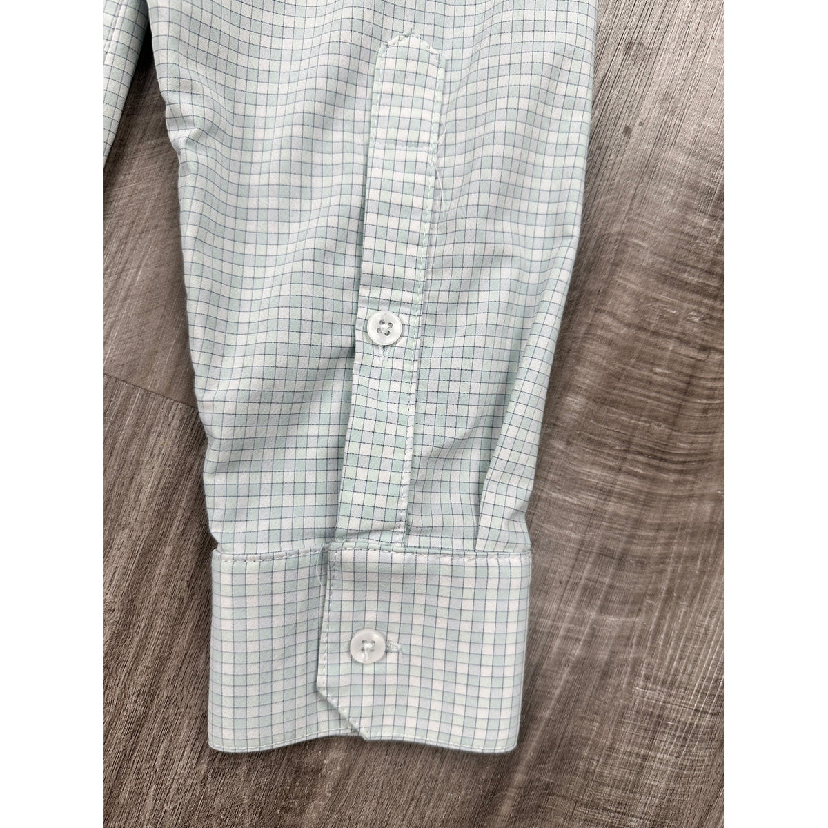 Mizzen+Main Leeward Collection Performance Plaid Trim Fit Long Sleeve Shirt — Size Medium // Preowned