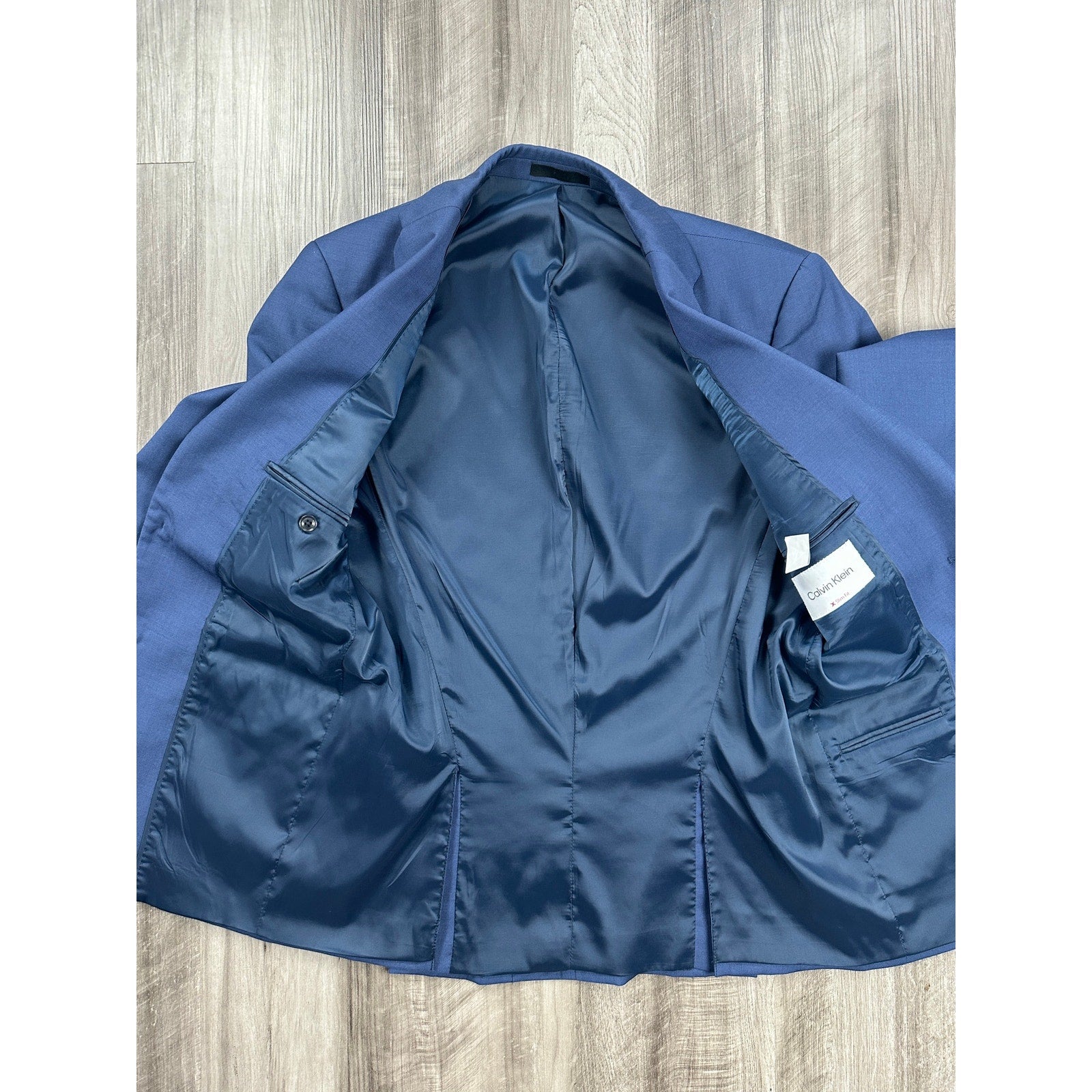 Calvin Klein X Slim Fit Stretch Three Piece Suit in Dark Blue Navy — Size 38R // Preowned