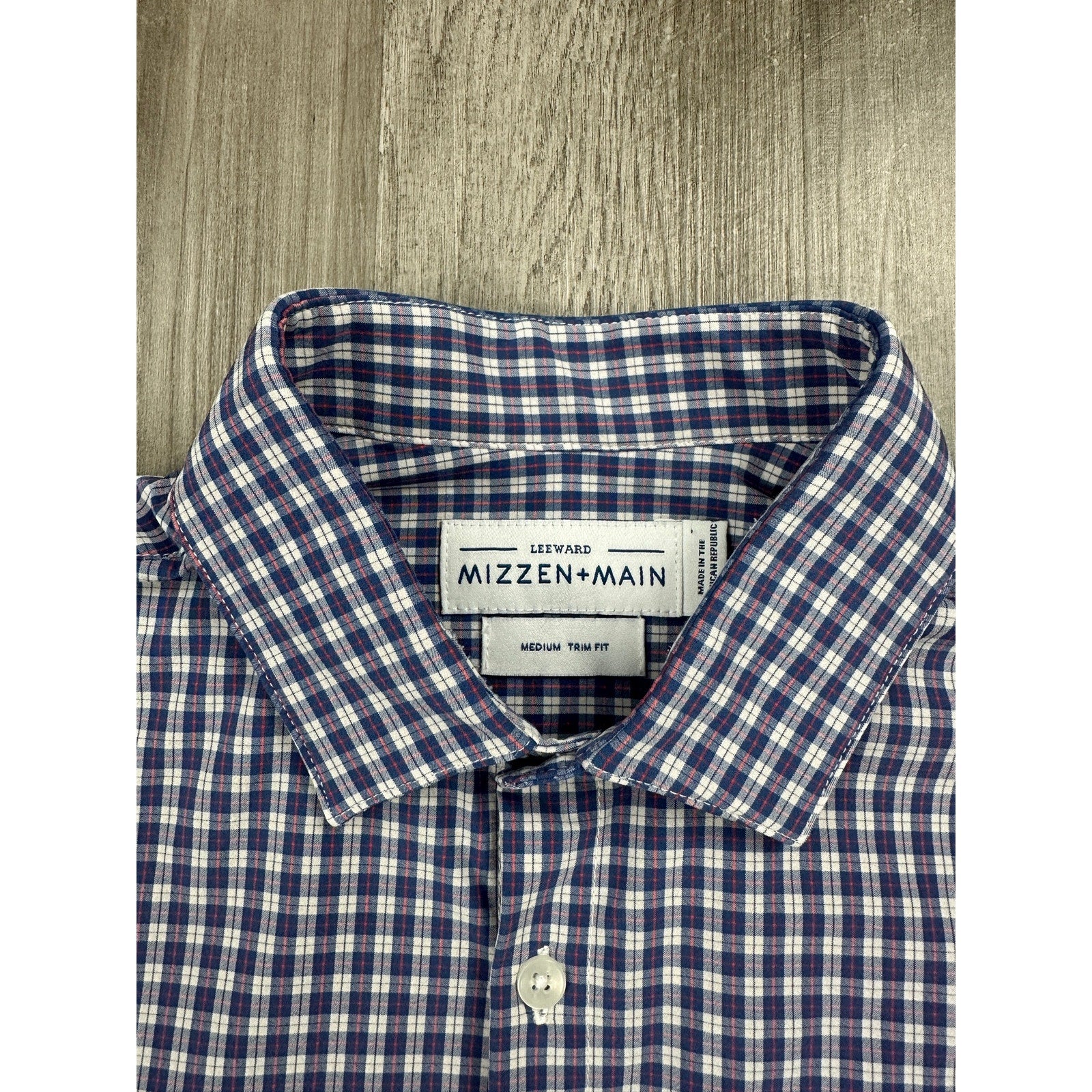 Mizzen+Main Leeward Trim Fit Performance Plaid Long Sleeve Button Down in Navy Red White — Size Medium // Preowned