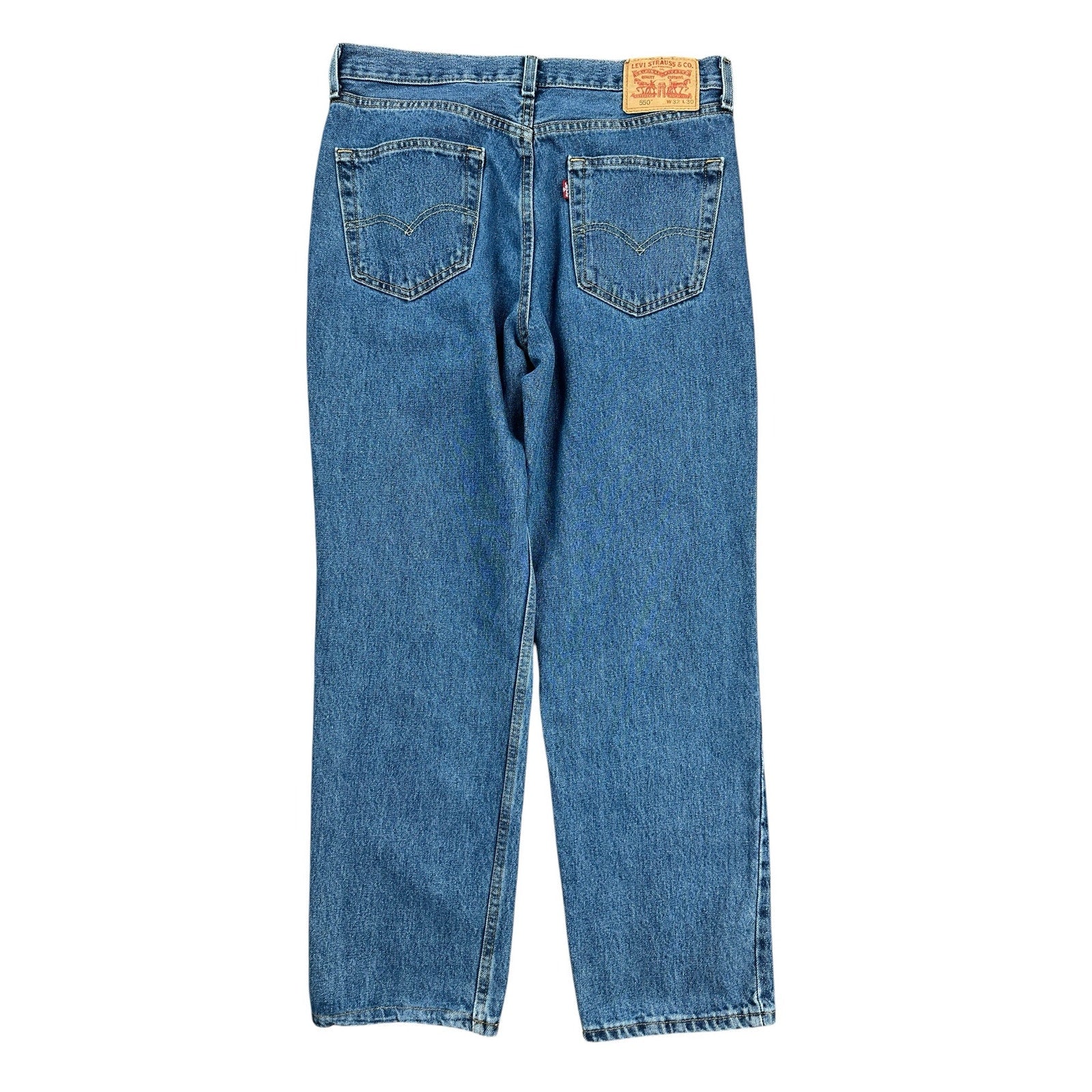 Levi's 550 Relaxed Fit Jean in Medium Wash Blue — Size 32x30 // Preowned