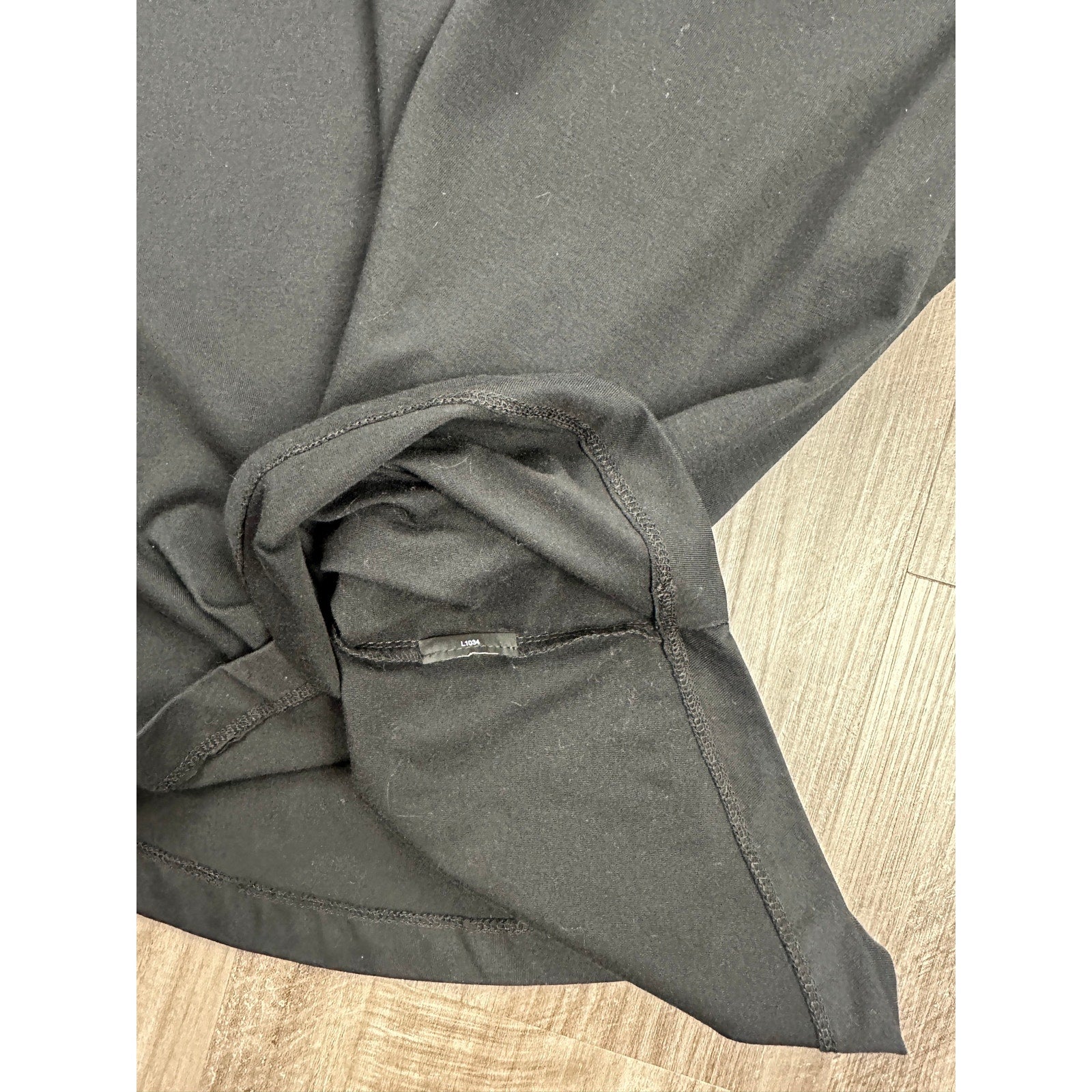 Cuts Clothing AO Crew Neck Long Sleeve Curve Hem Tee in Black — Size Medium // Preowned