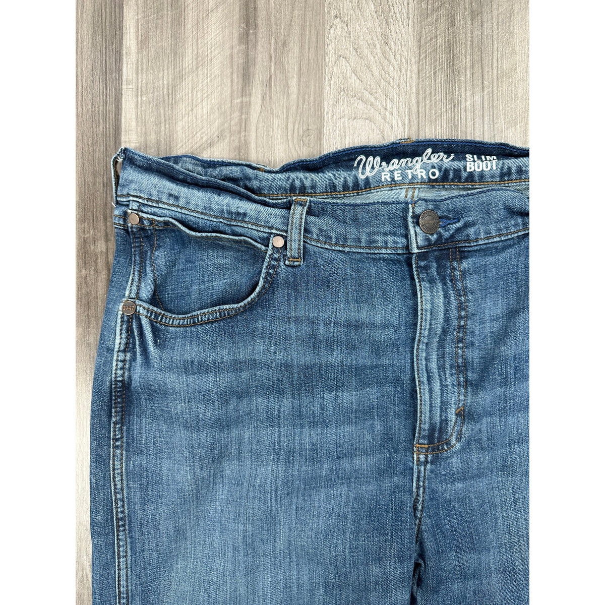 Wrangler RETRO Slim Bootcut Gunter Jeans — Size 38x32 // Preowned