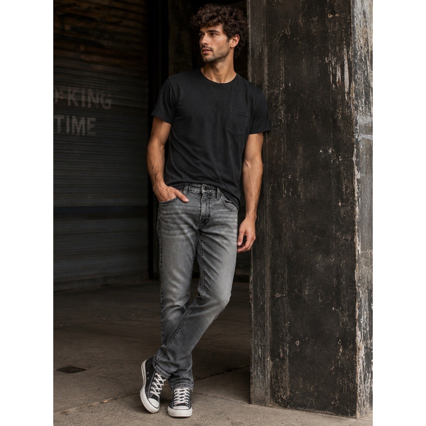 Joe's Jeans Slim Fit Jeans in Chase Washed Black — Size 32 // Preowned